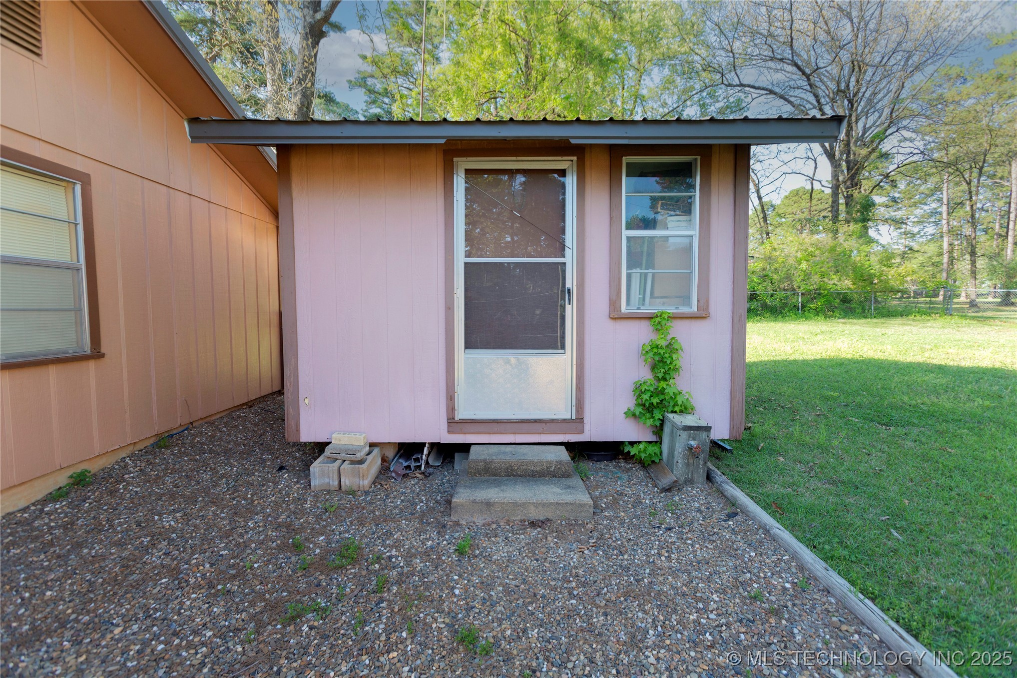 612 W Circle Drive Property Photo 32