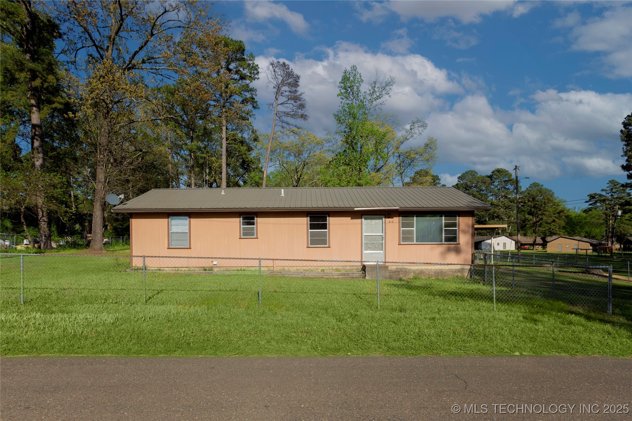 612 W Circle Drive Property Photo 37