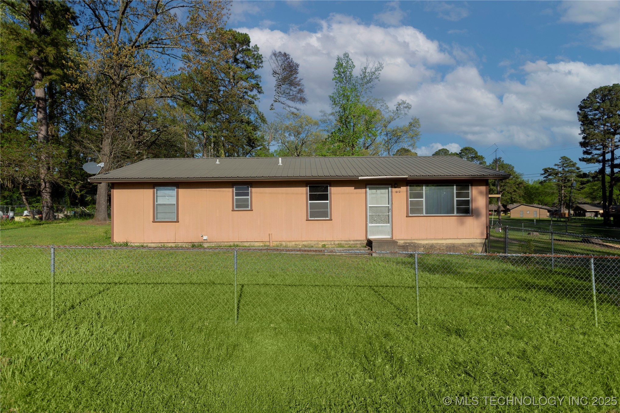 612 W Circle Drive Property Photo 38