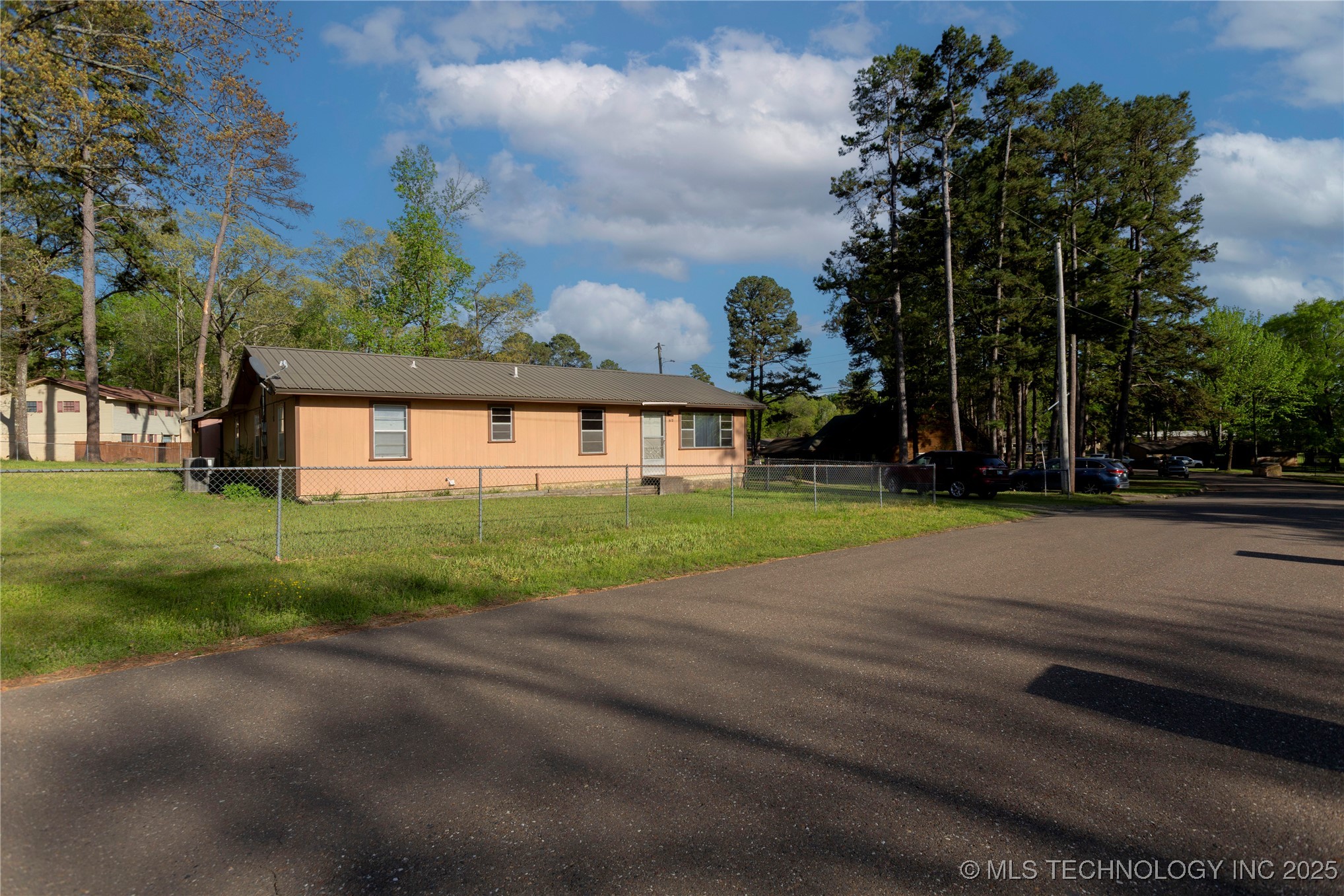 612 W Circle Drive Property Photo 39