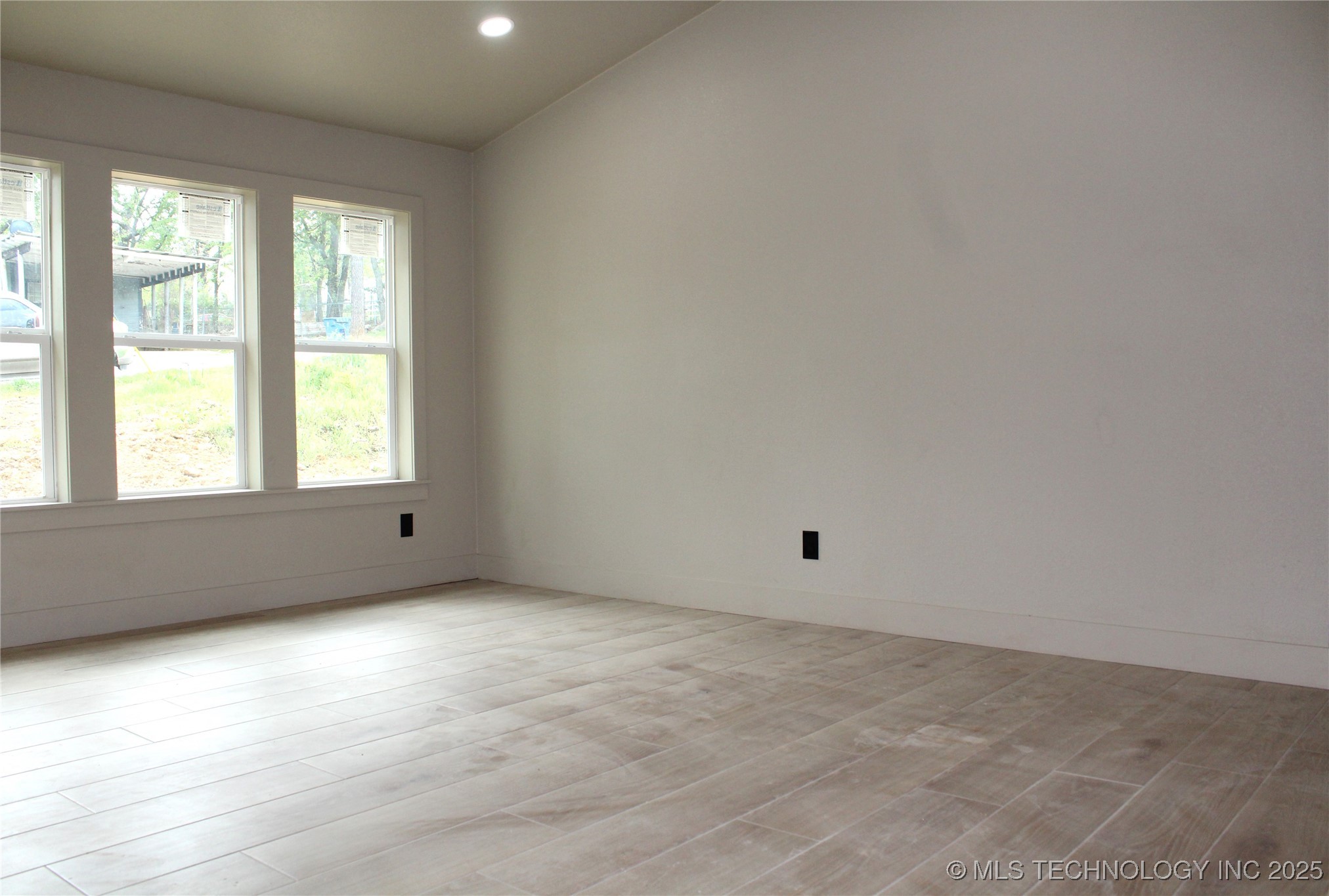 215 N California Property Photo 8