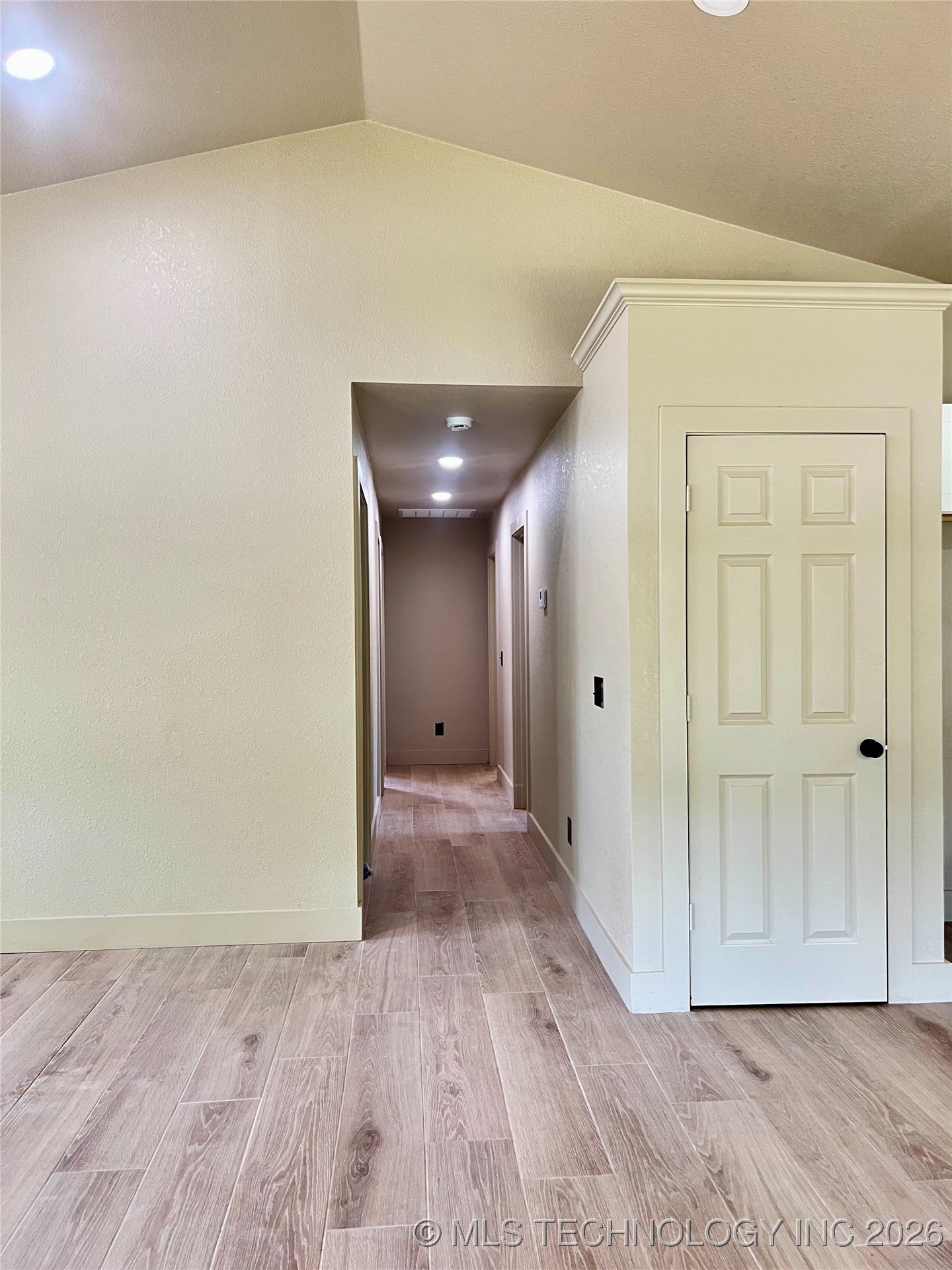 215 N California Property Photo 9