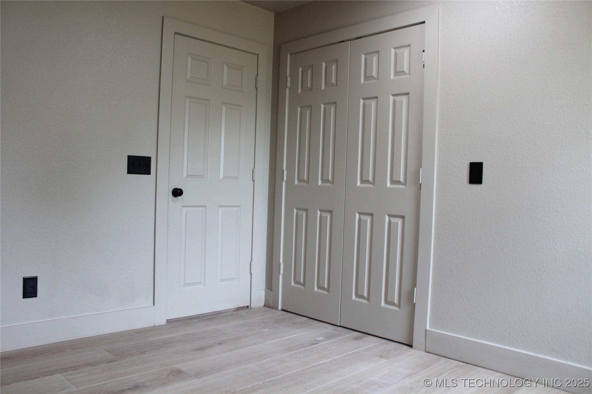 215 N California Property Photo 12