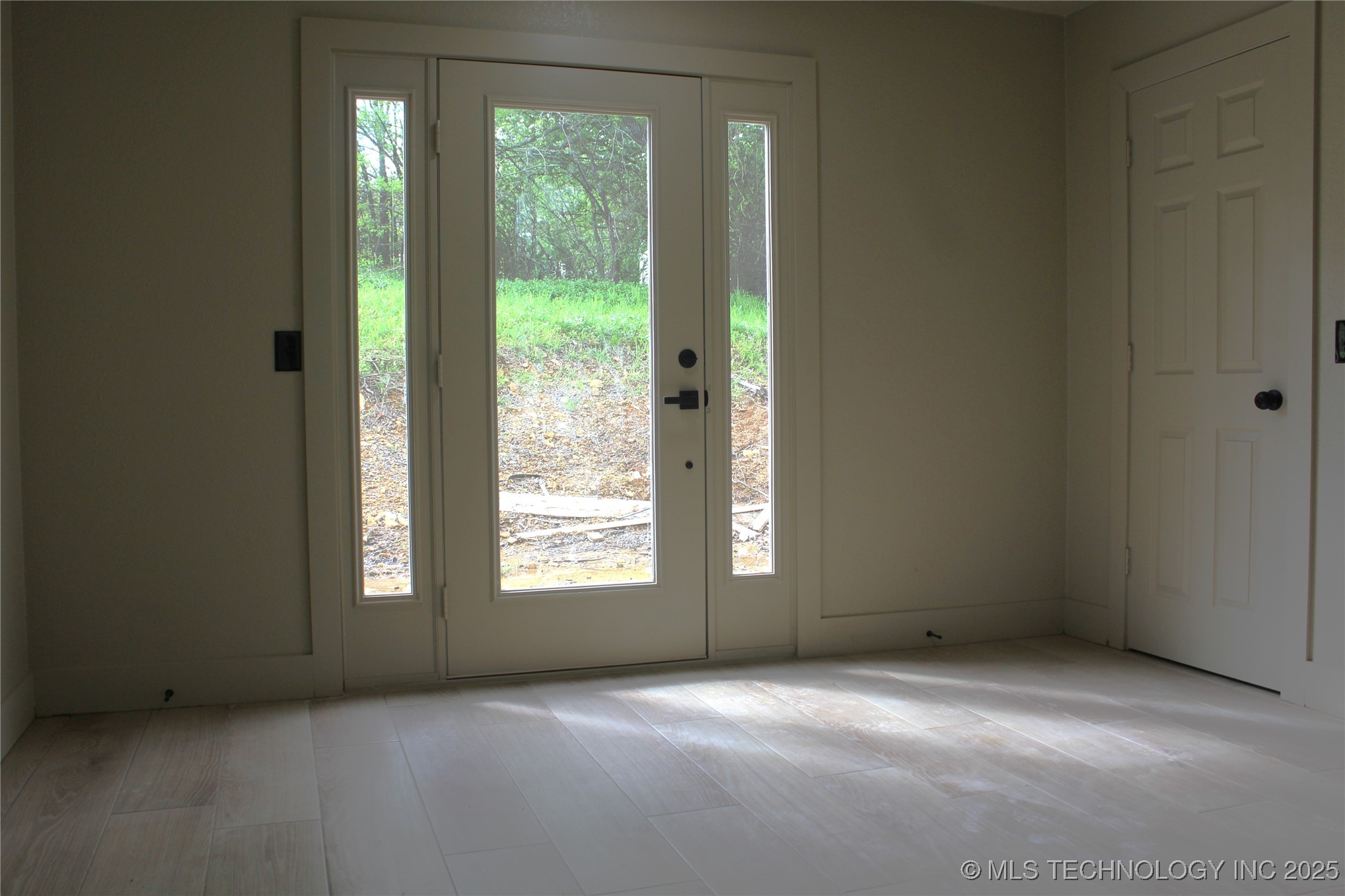 215 N California Property Photo 17