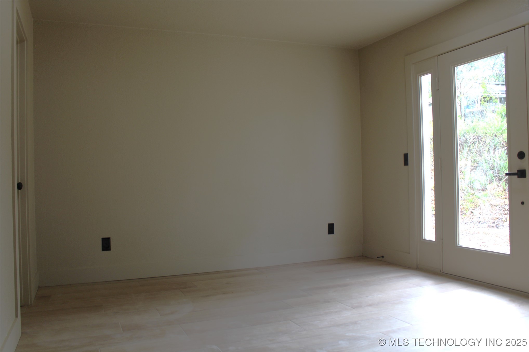 215 N California Property Photo 19