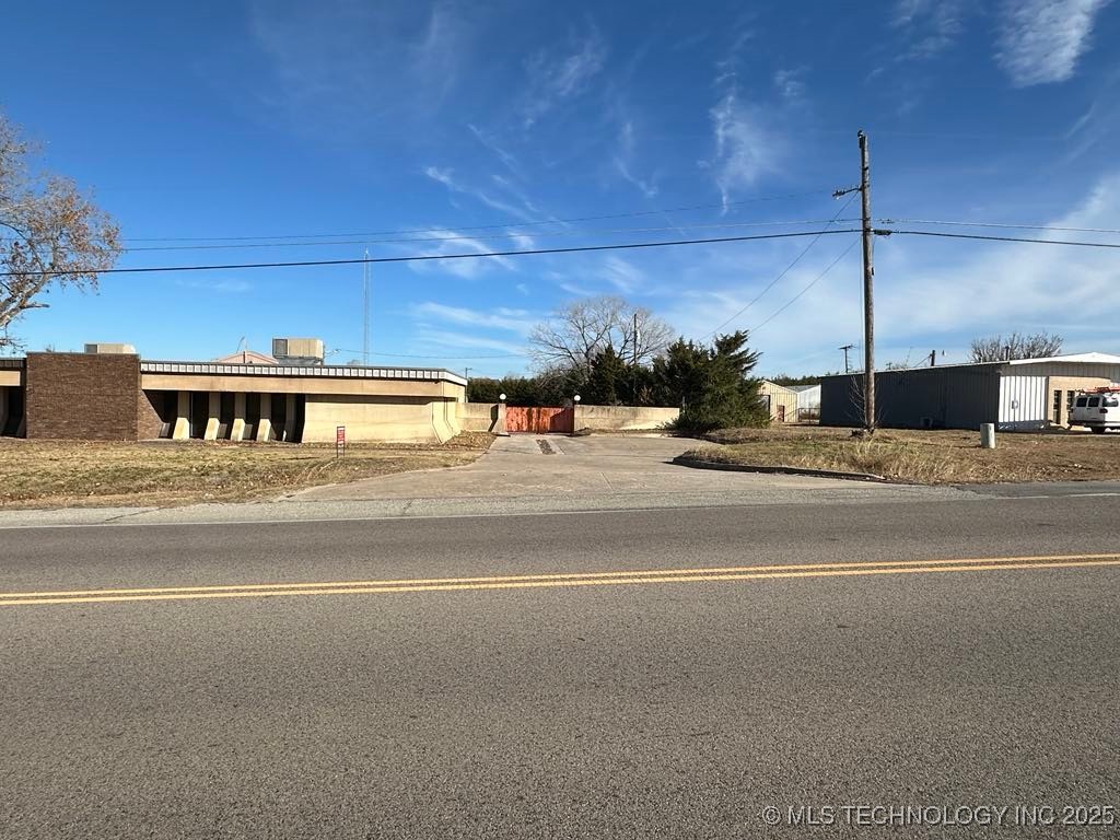 4100 N Broadway Property Photo 2