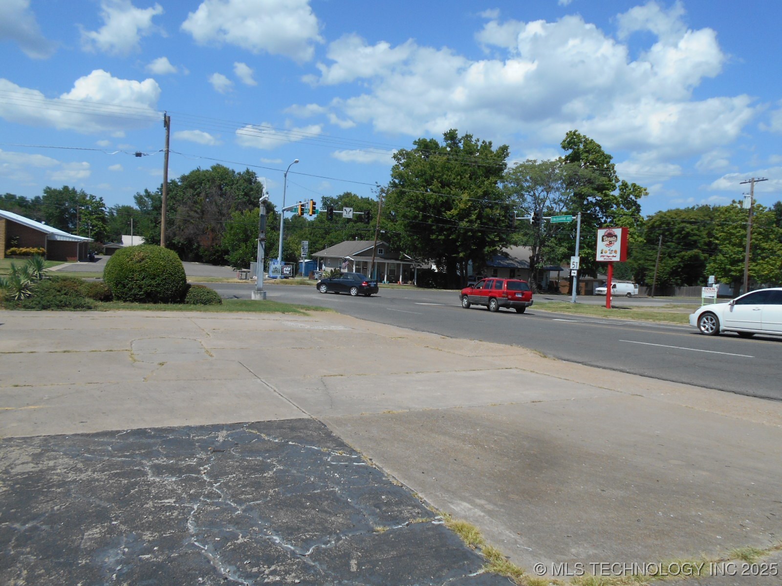 902 E Cherokee Street Property Photo 8