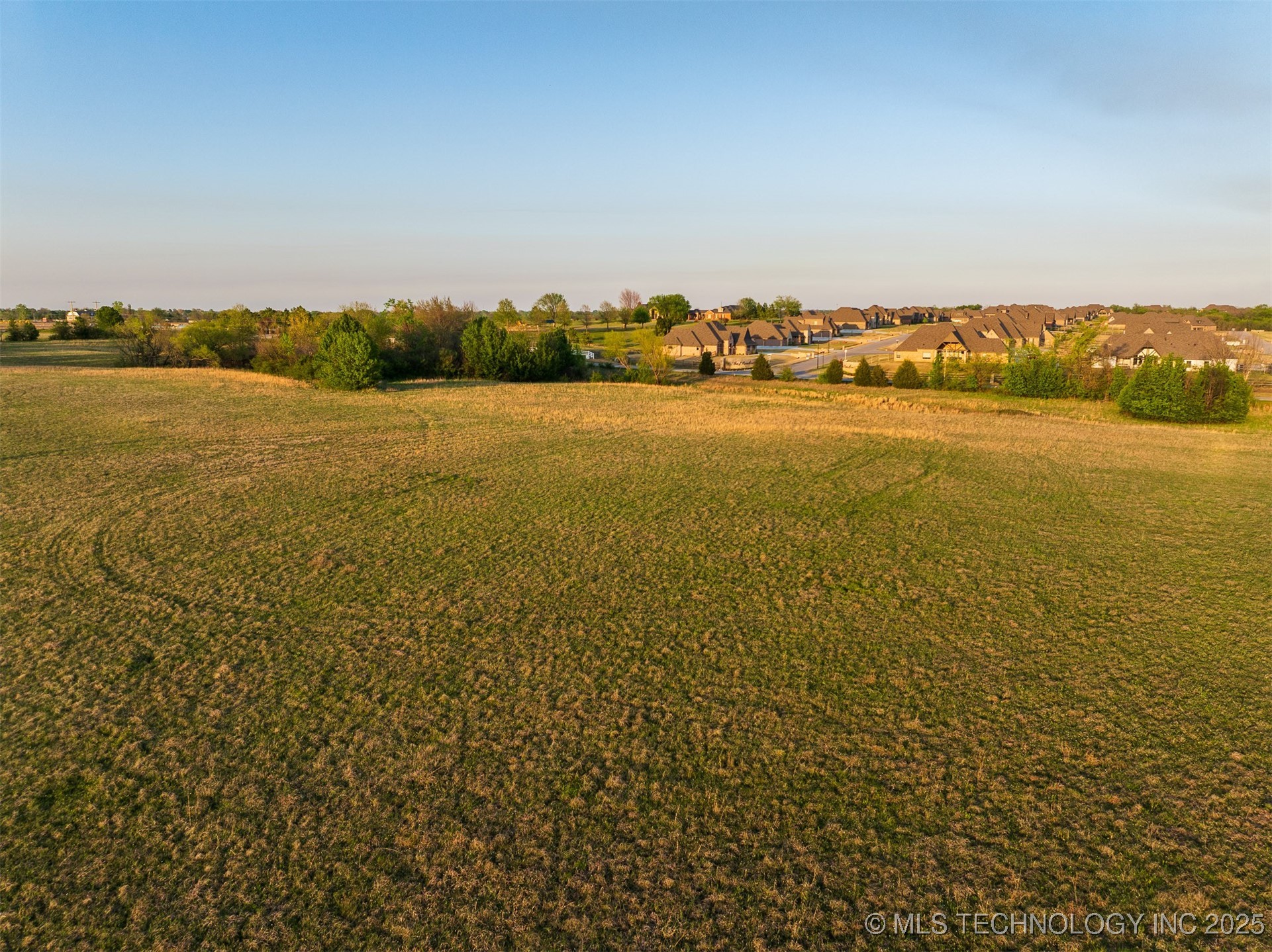 9 N Memorial Drive Property Photo 8