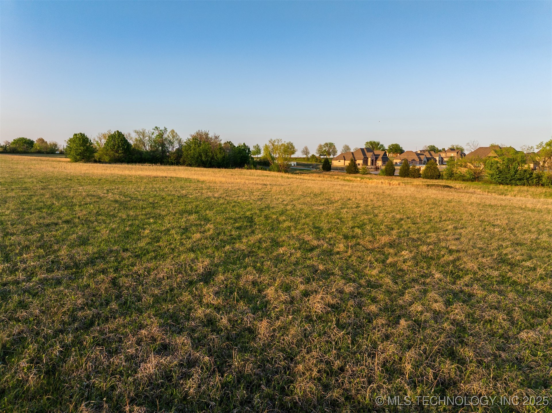 9 N Memorial Drive Property Photo 10