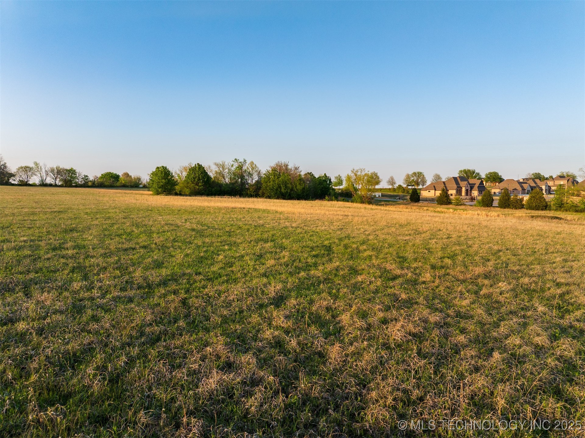 9 N Memorial Drive Property Photo 11