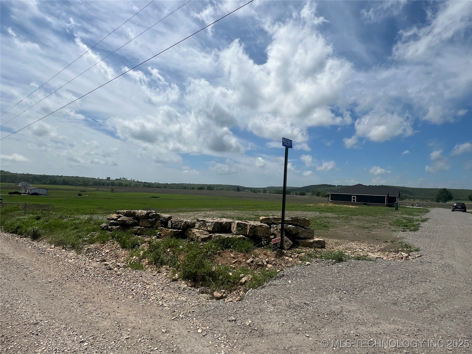 16981 W 828 Road Property Photo 2