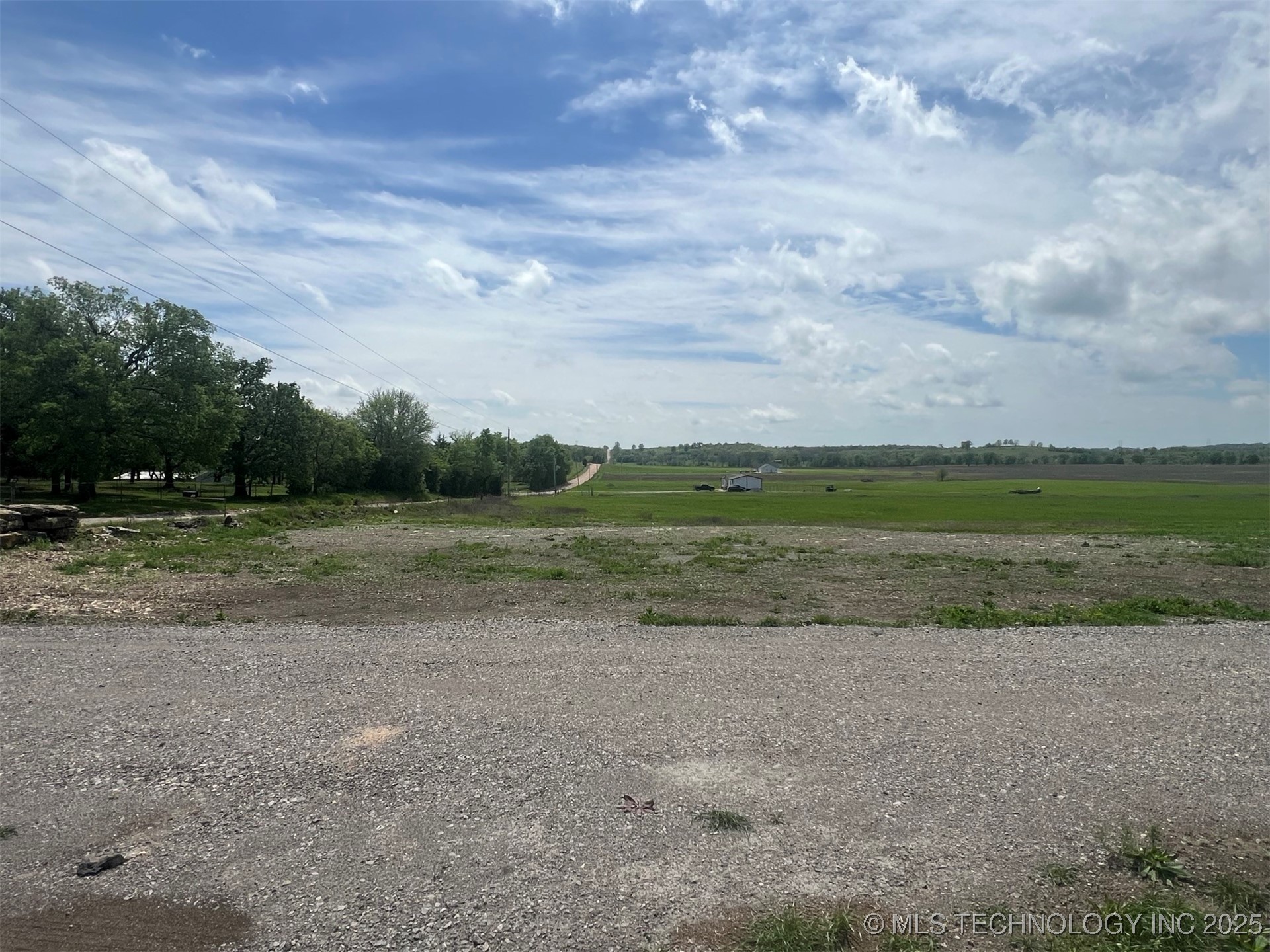 16981 W 828 Road Property Photo 4