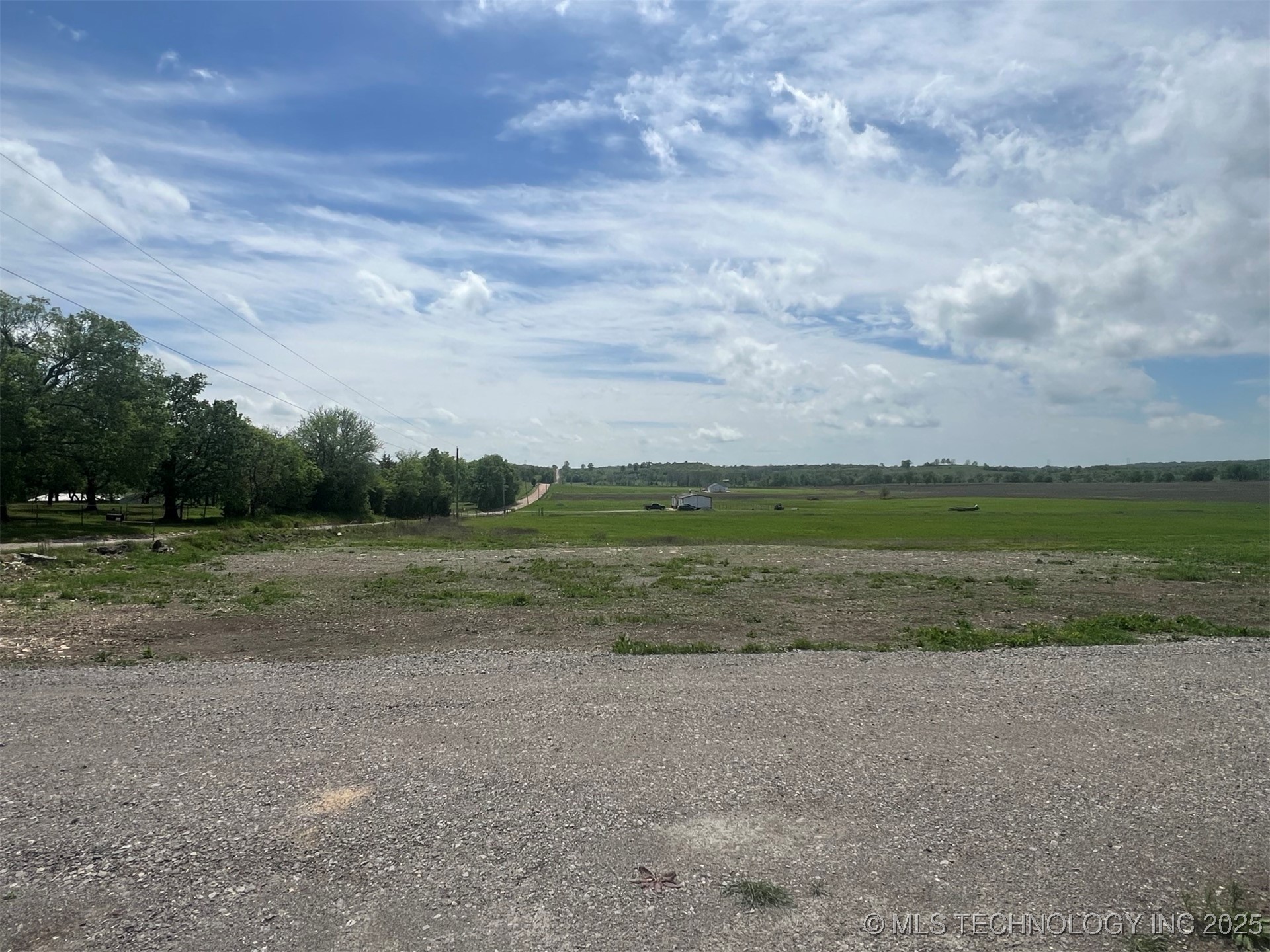 16981 W 828 Road Property Photo 5