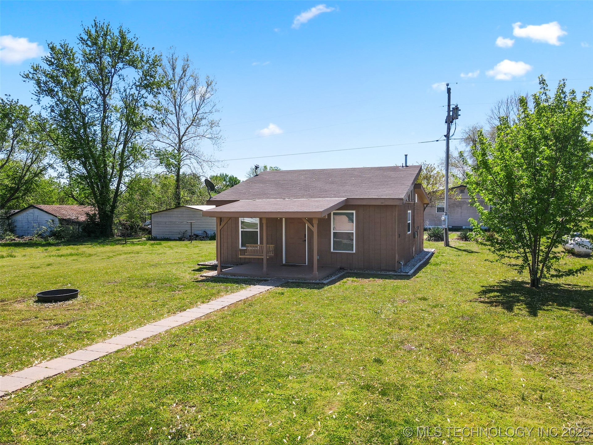 444389 E Northridge Drive Property Photo 1