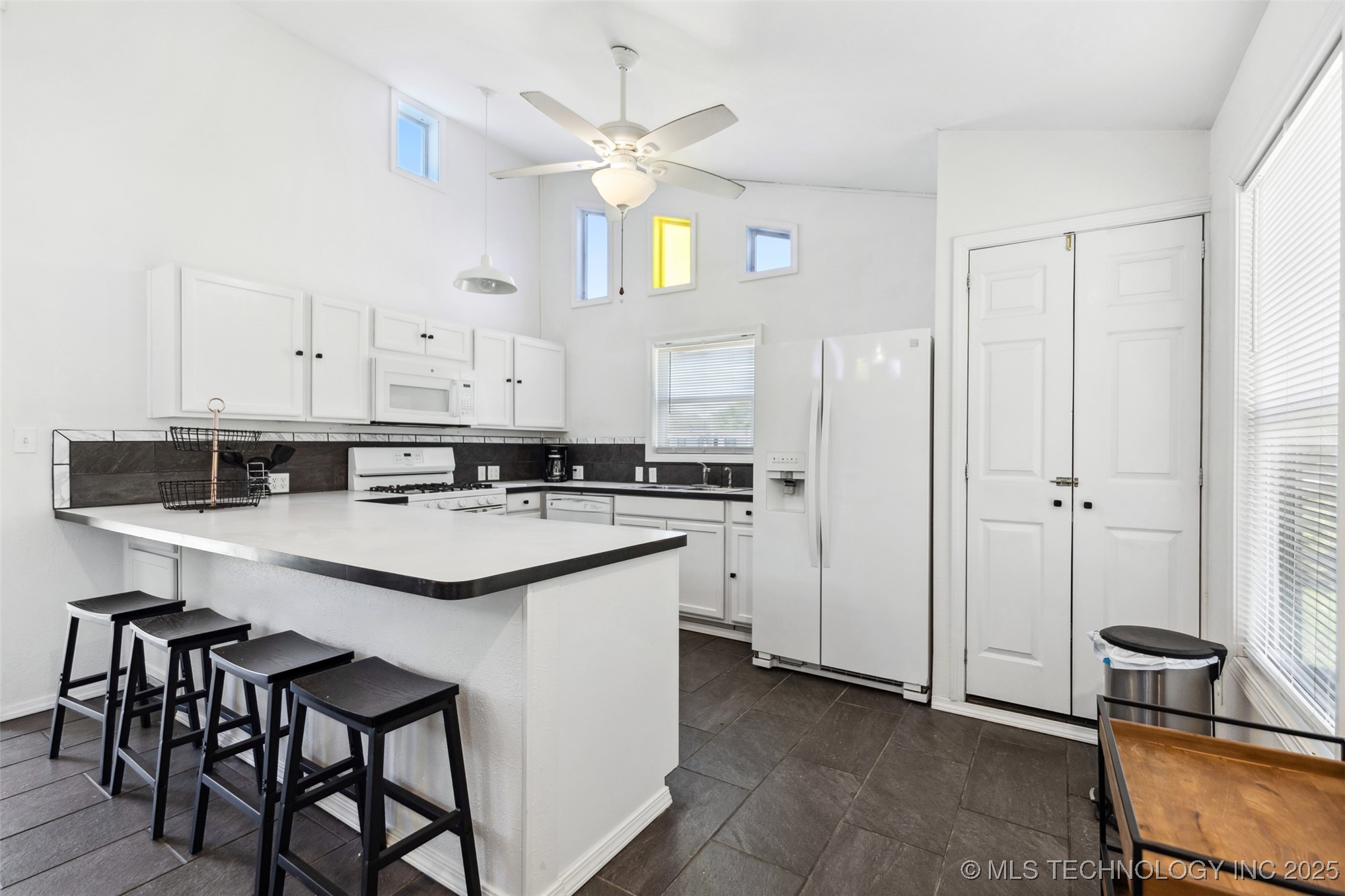 444389 E Northridge Drive Property Photo 4