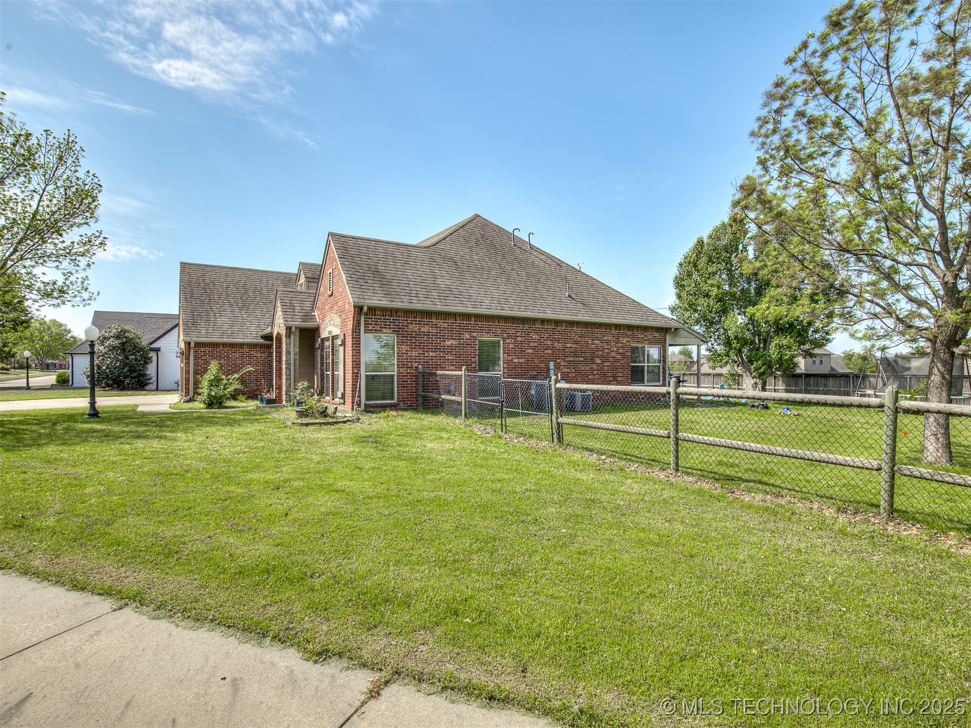 9302 N 98th East Court Property Photo 6