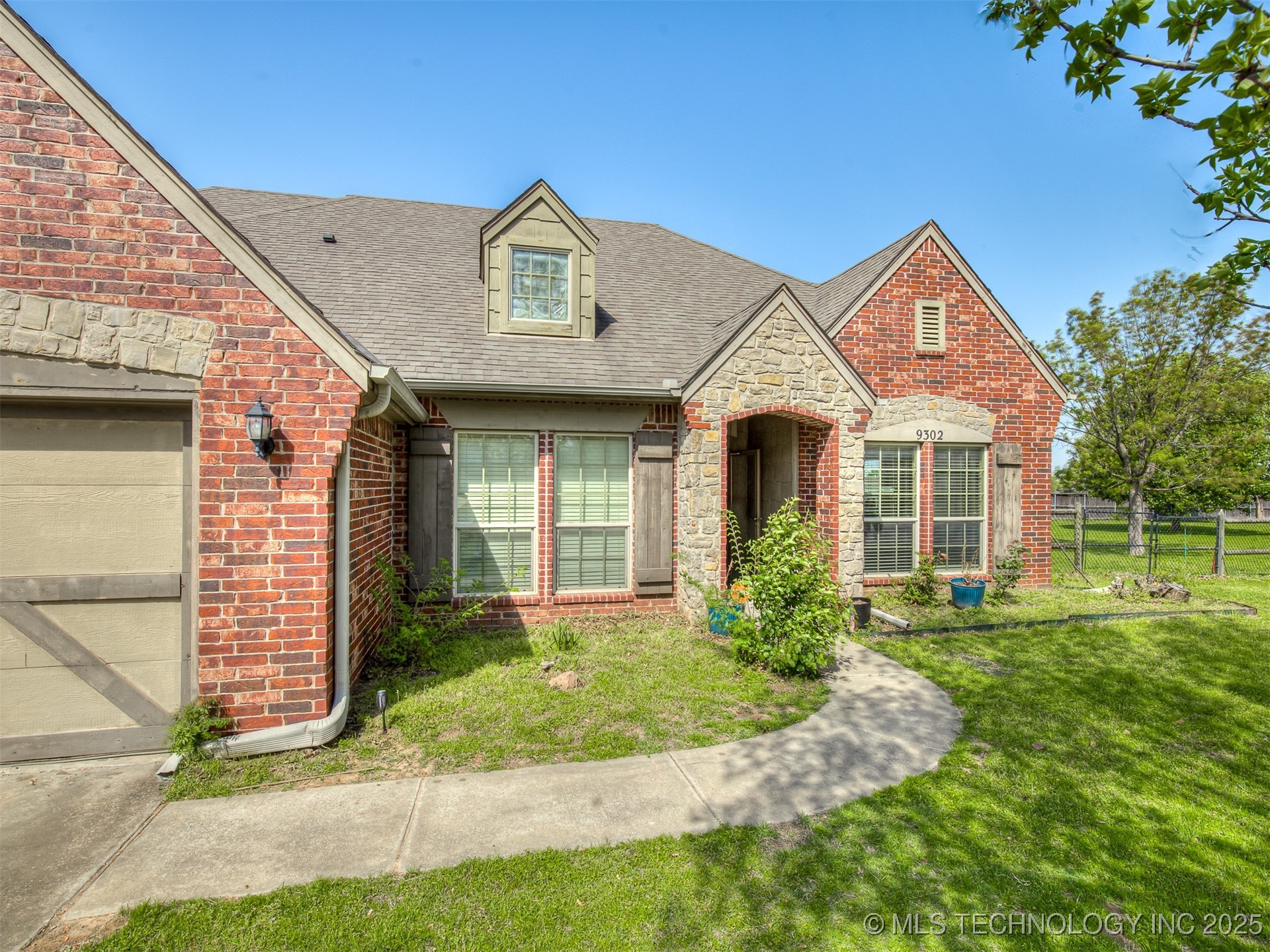 9302 N 98th East Court Property Photo 8