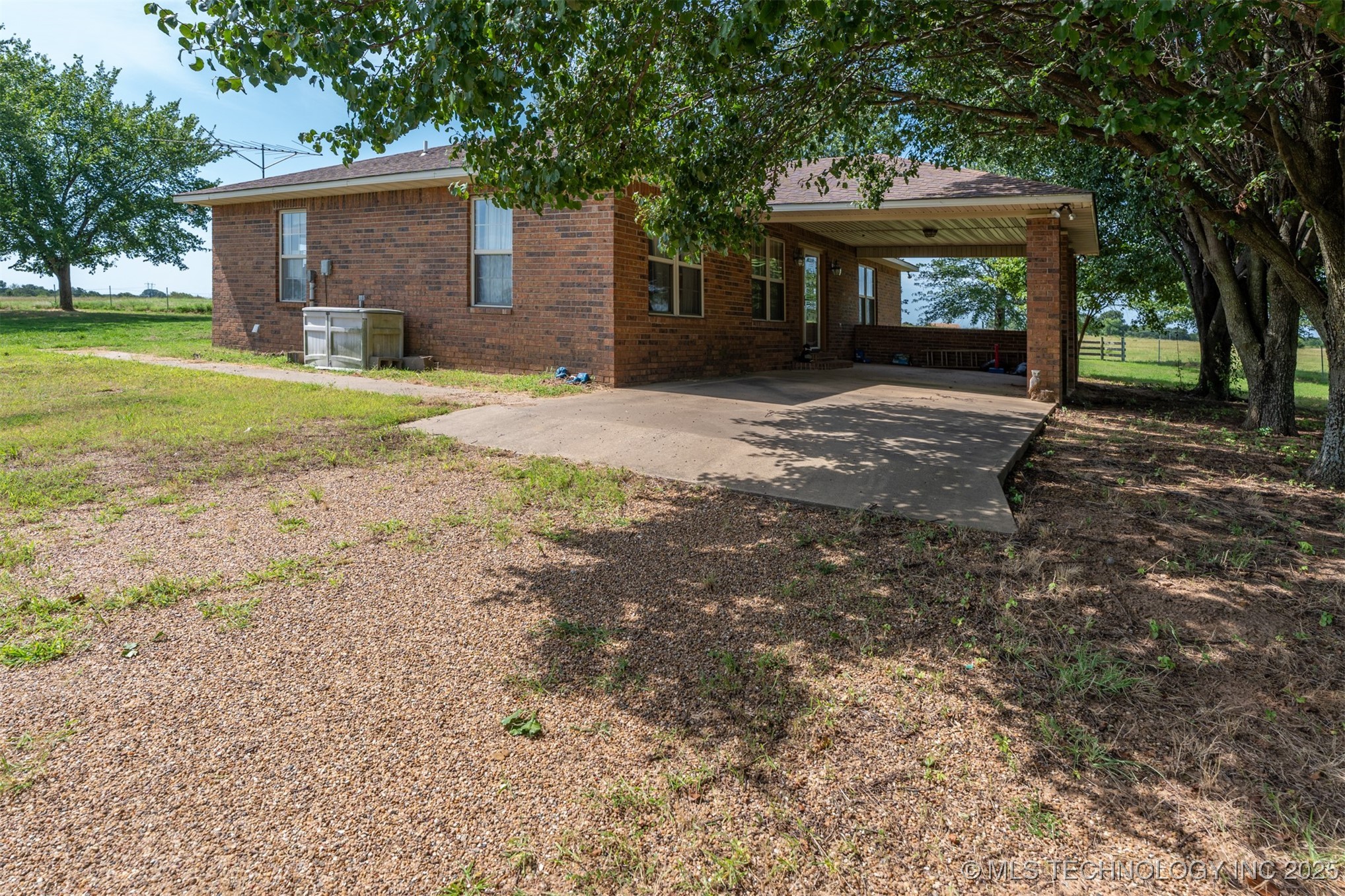 384045 E 1040 Road Property Photo 8