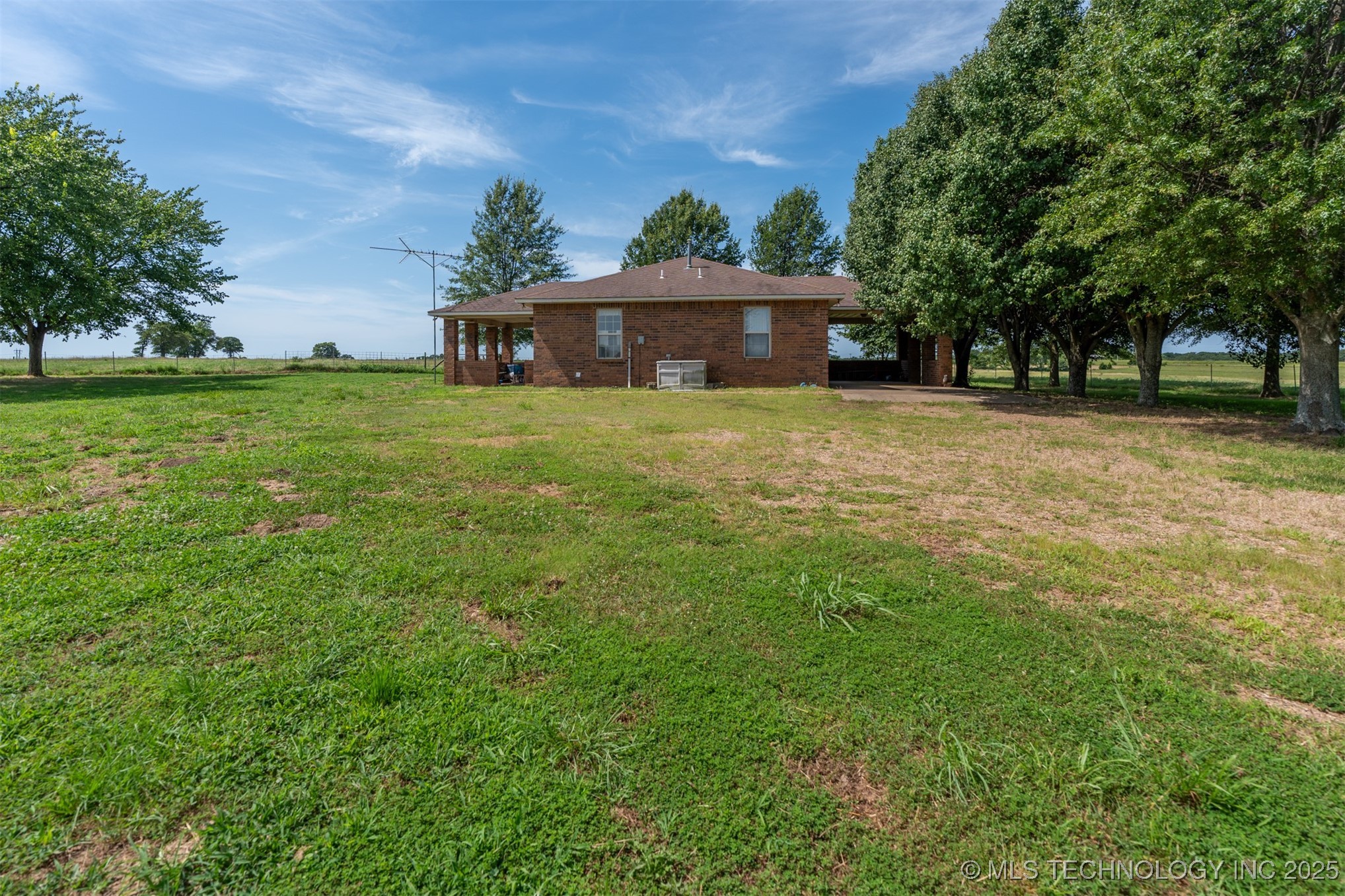 384045 E 1040 Road Property Photo 10