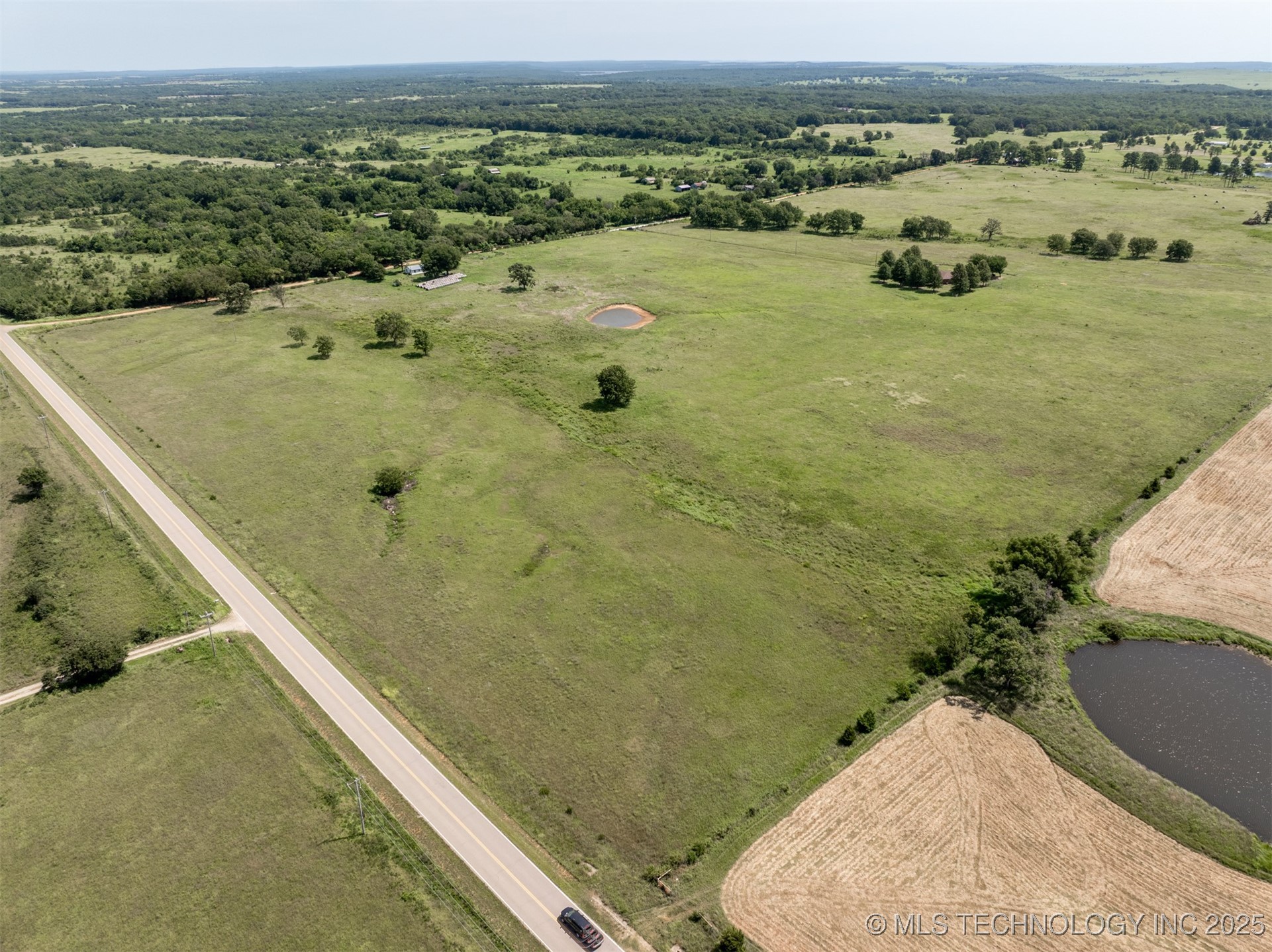 384045 E 1040 Road Property Photo 11