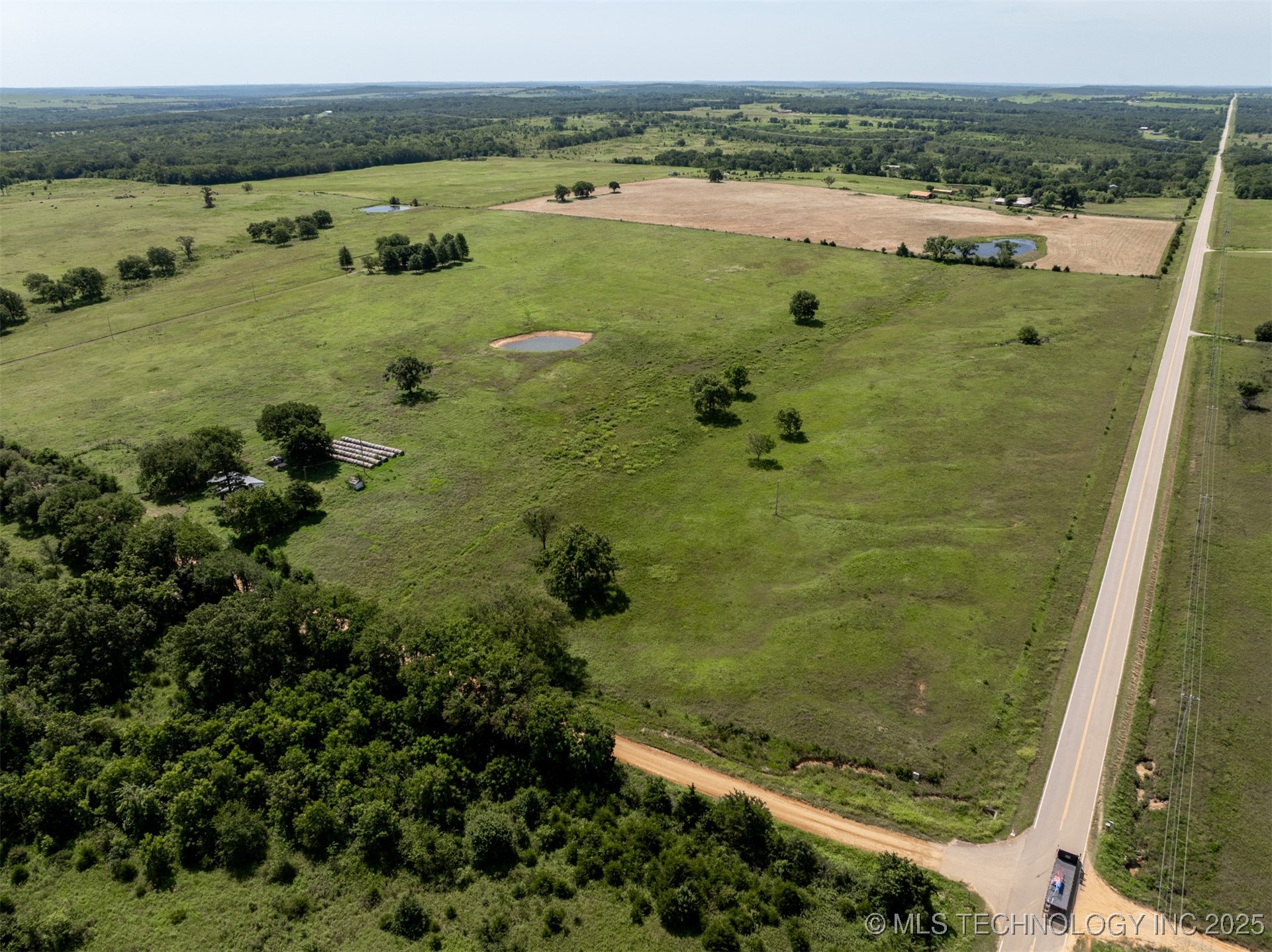 384045 E 1040 Road Property Photo 12