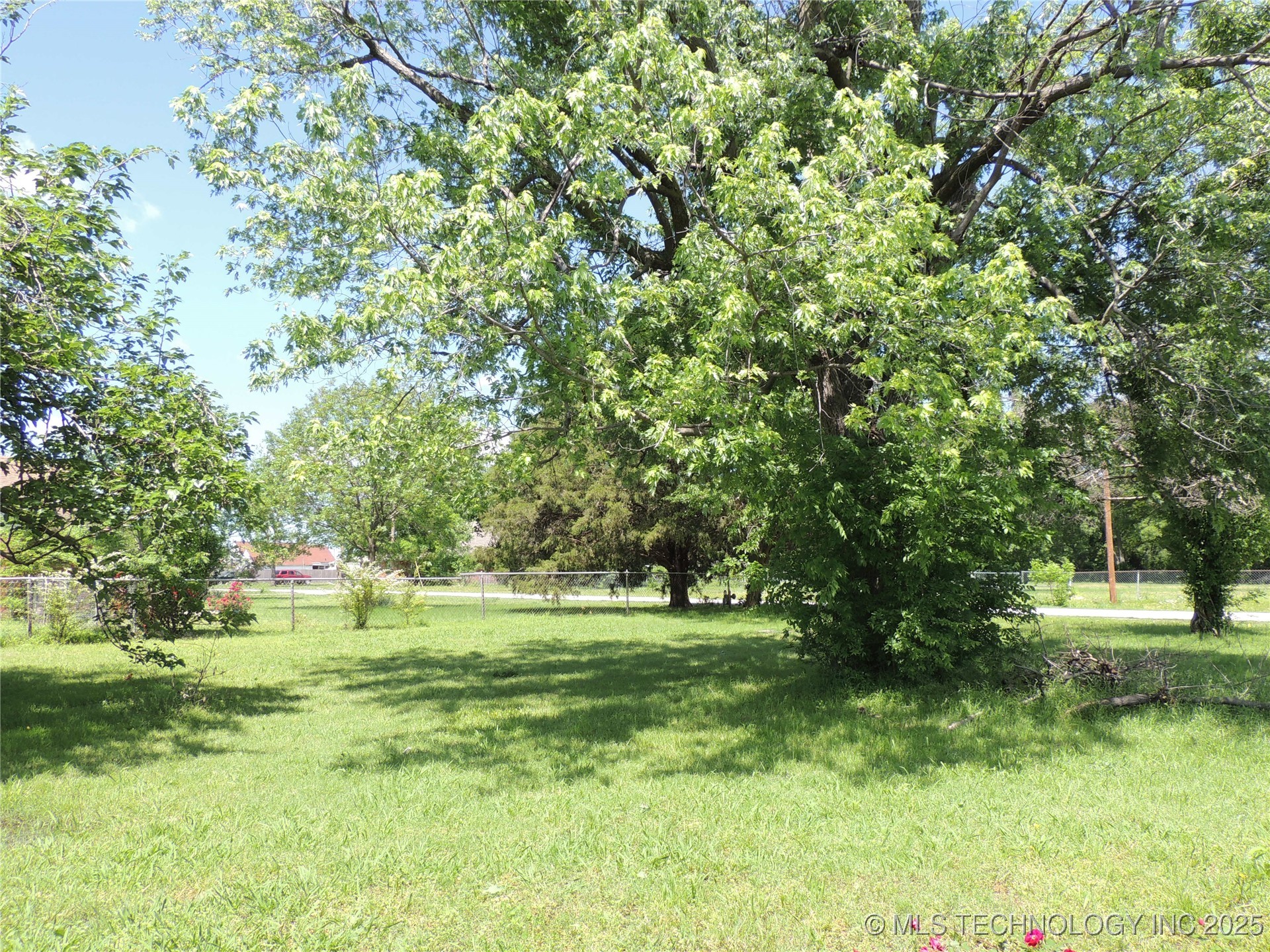 906 S 85th East Avenue Property Photo 5