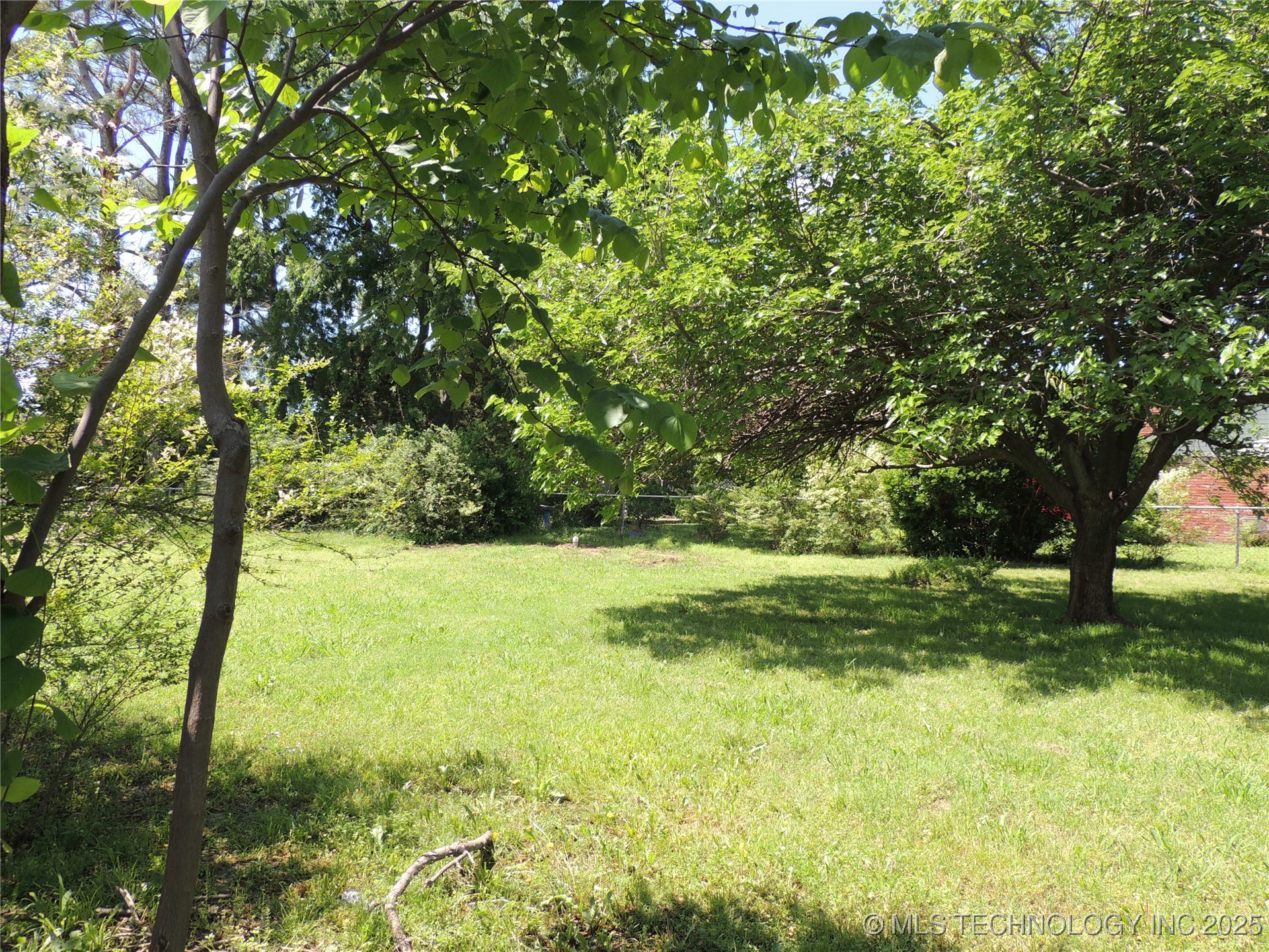 906 S 85th East Avenue Property Photo 6