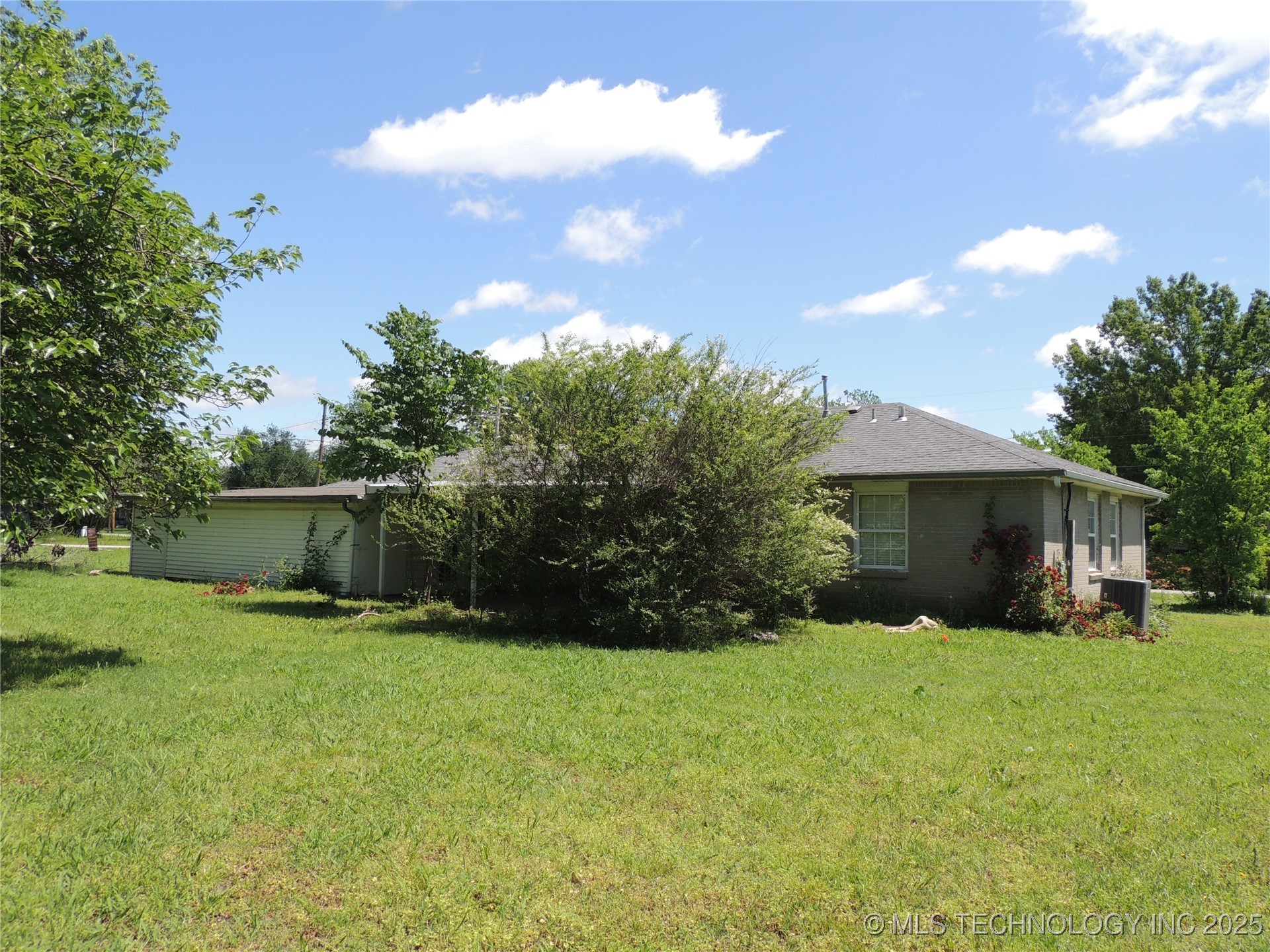 906 S 85th East Avenue Property Photo 7