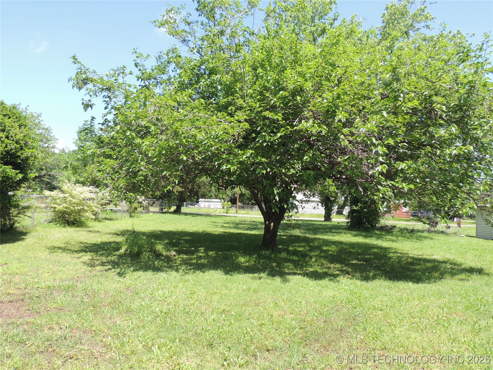 906 S 85th East Avenue Property Photo 8