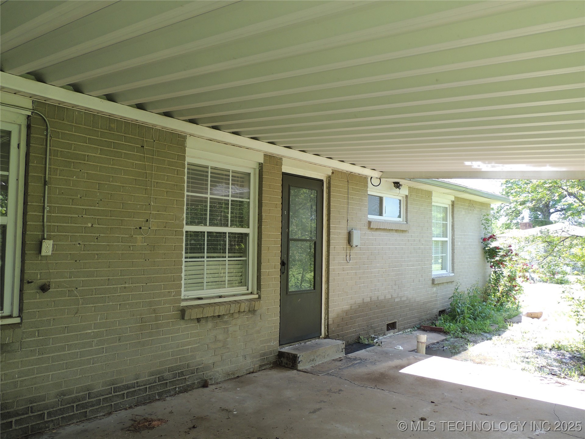 906 S 85th East Avenue Property Photo 11