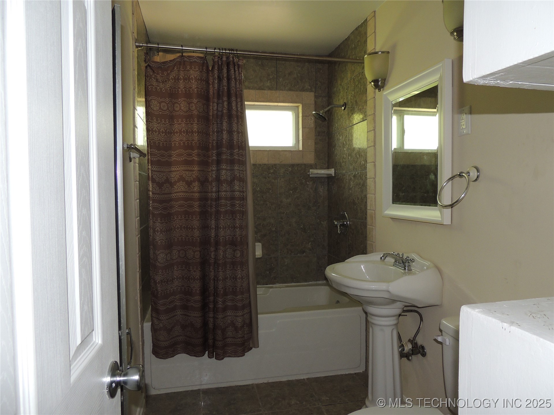 906 S 85th East Avenue Property Photo 27