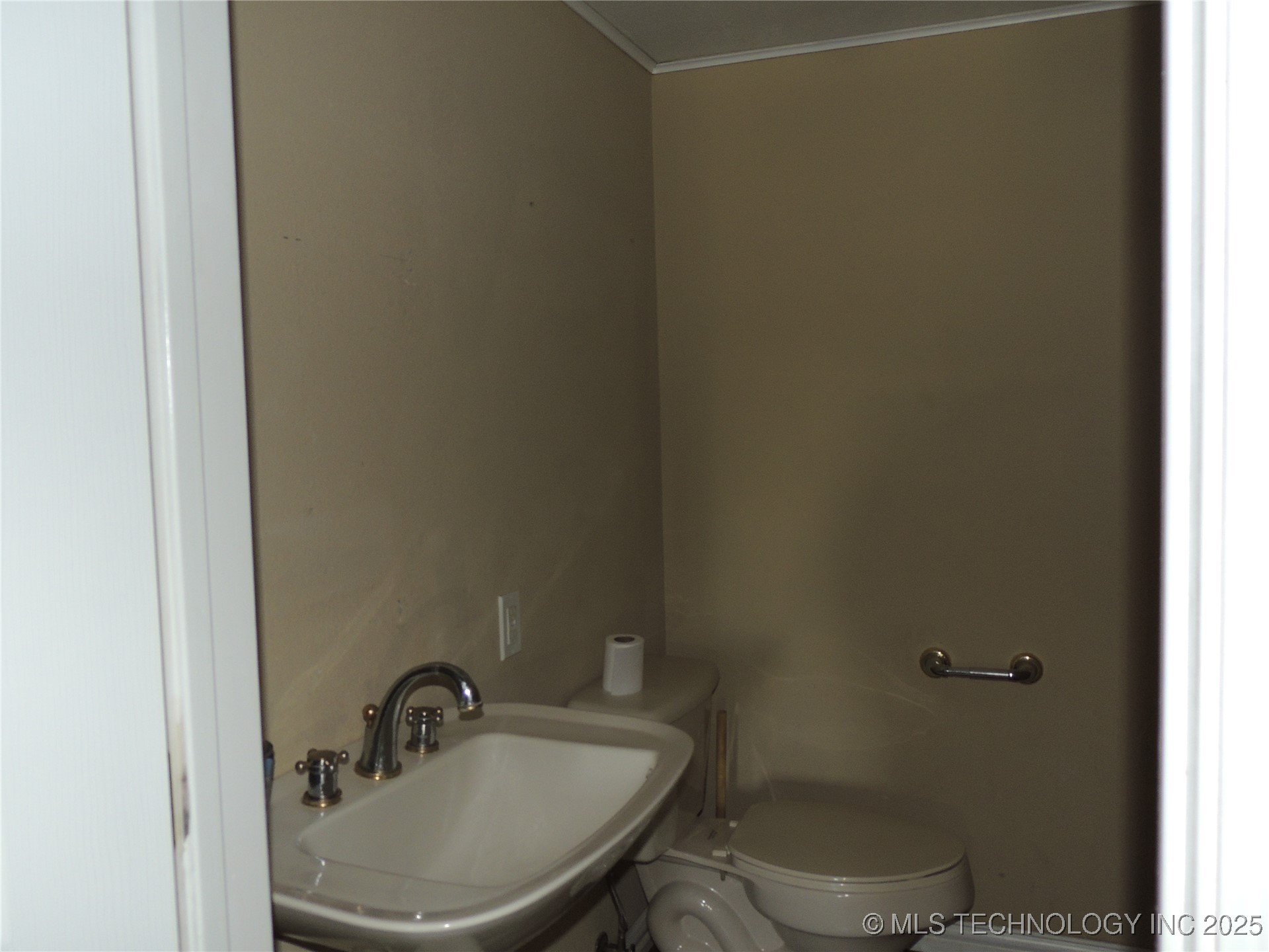 906 S 85th East Avenue Property Photo 38