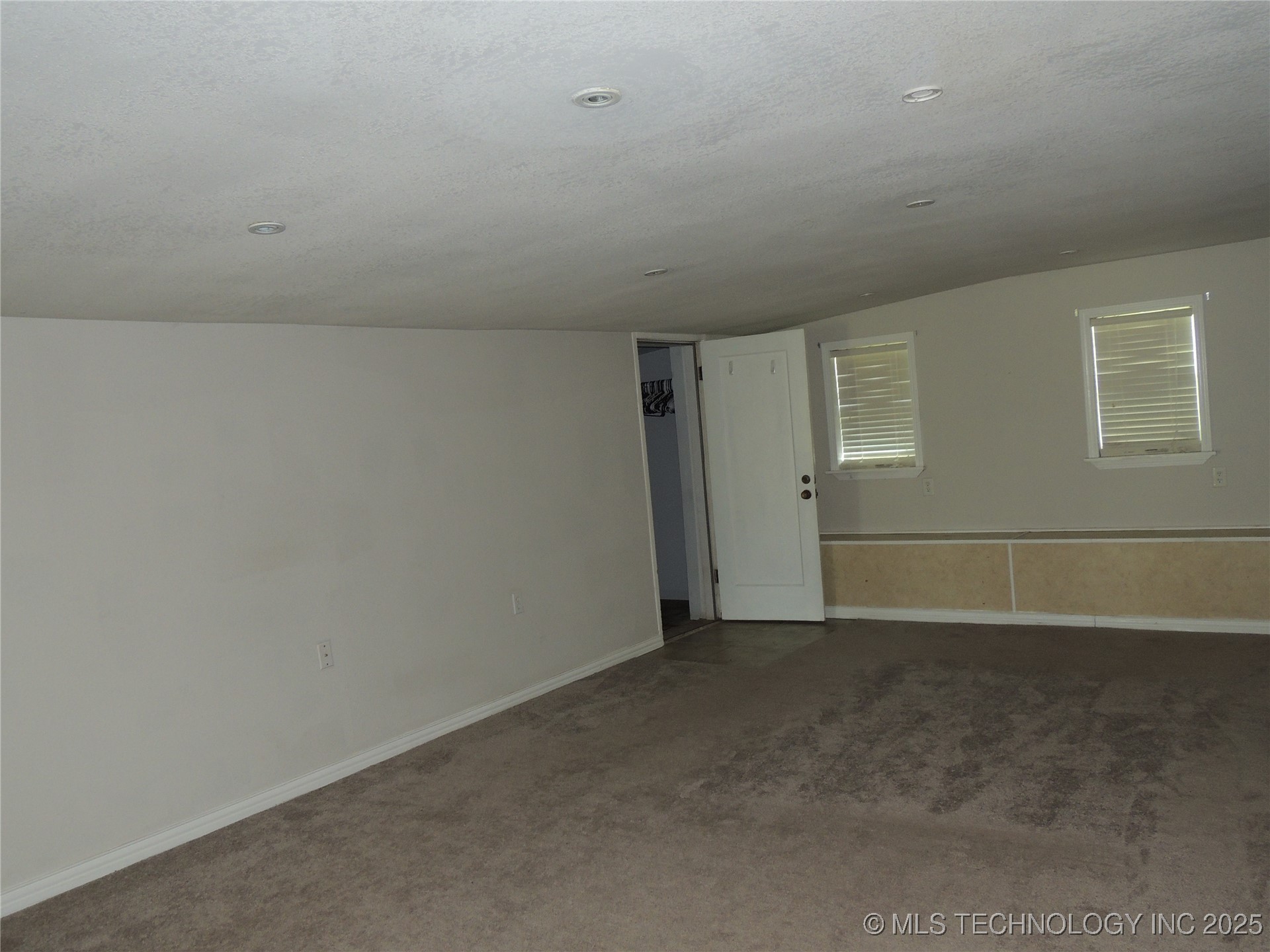 906 S 85th East Avenue Property Photo 39