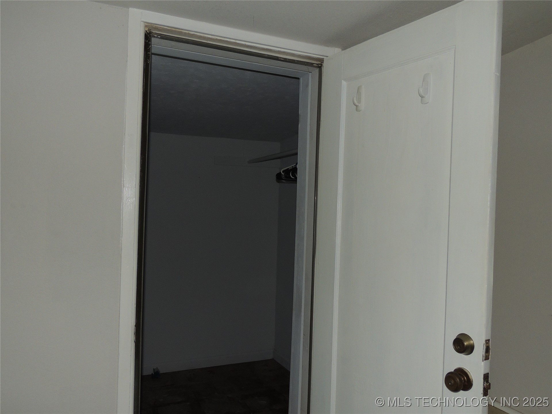 906 S 85th East Avenue Property Photo 41