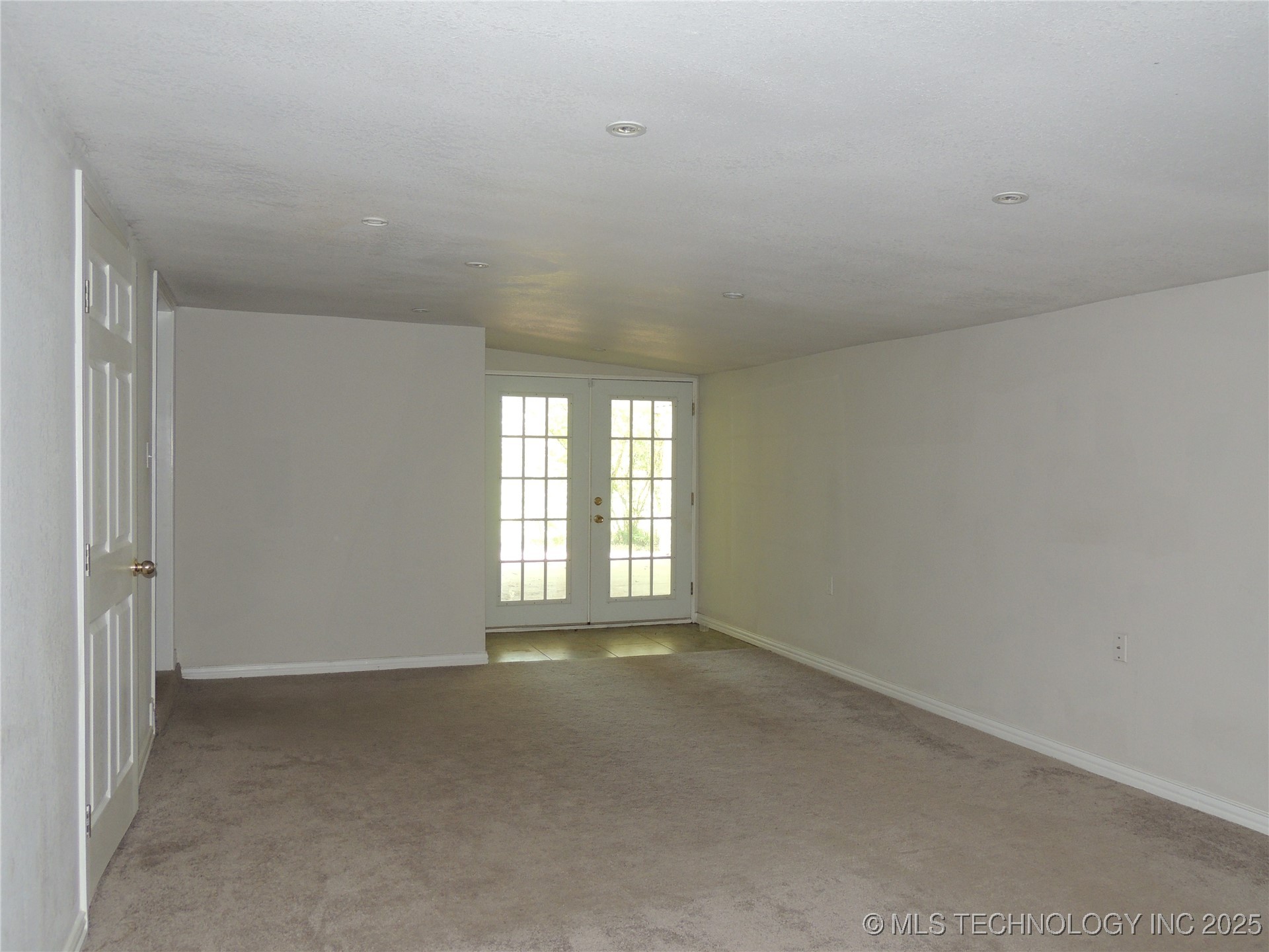 906 S 85th East Avenue Property Photo 42