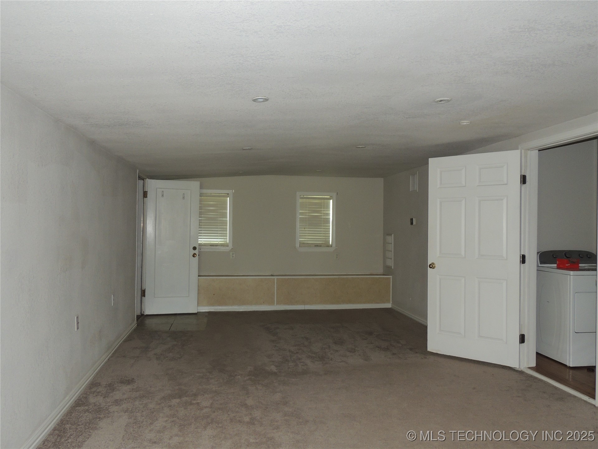 906 S 85th East Avenue Property Photo 43
