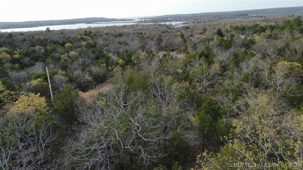 001 E Oak Drive Property Photo 8