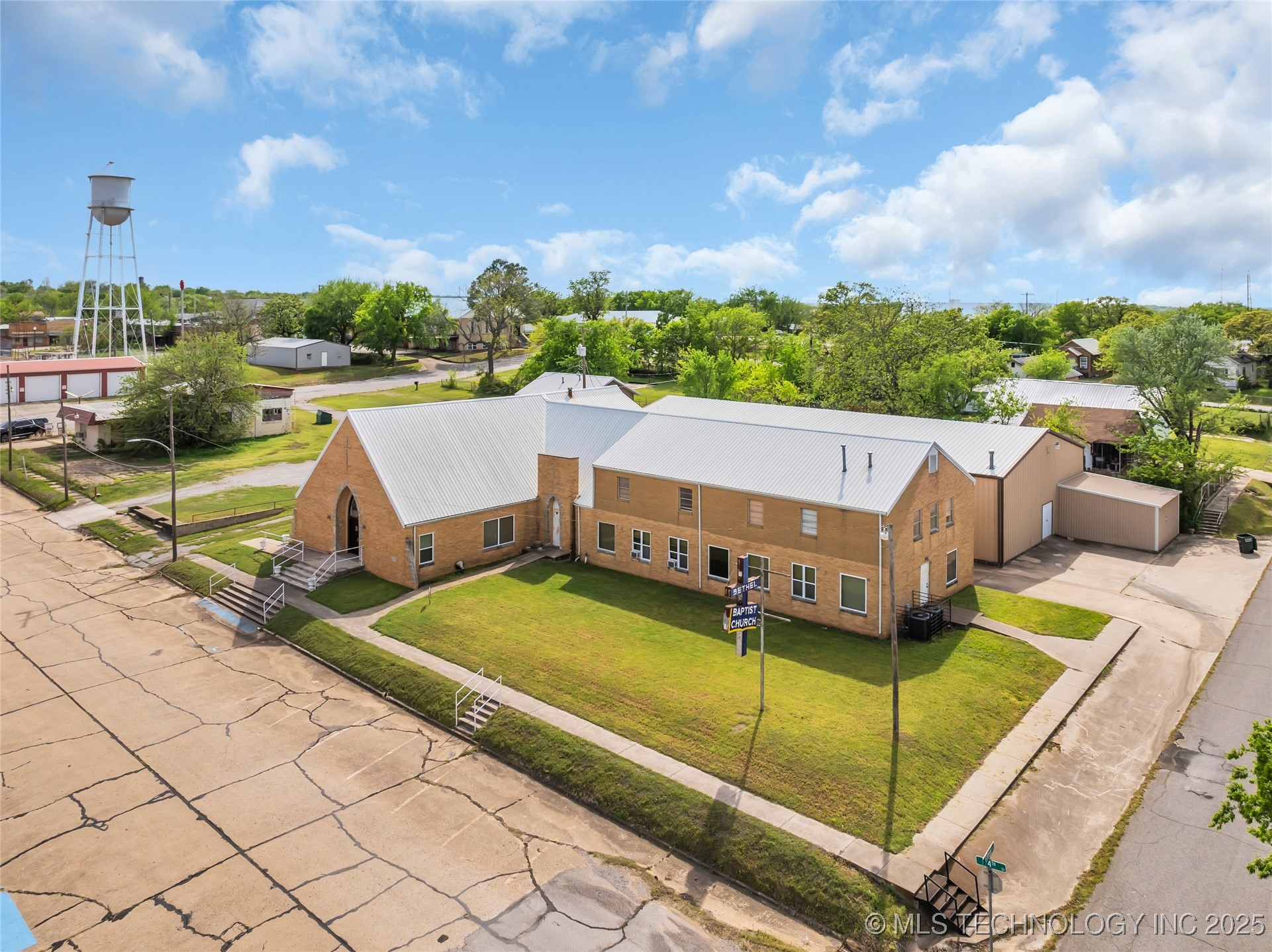 727 4th Street Property Photo 2