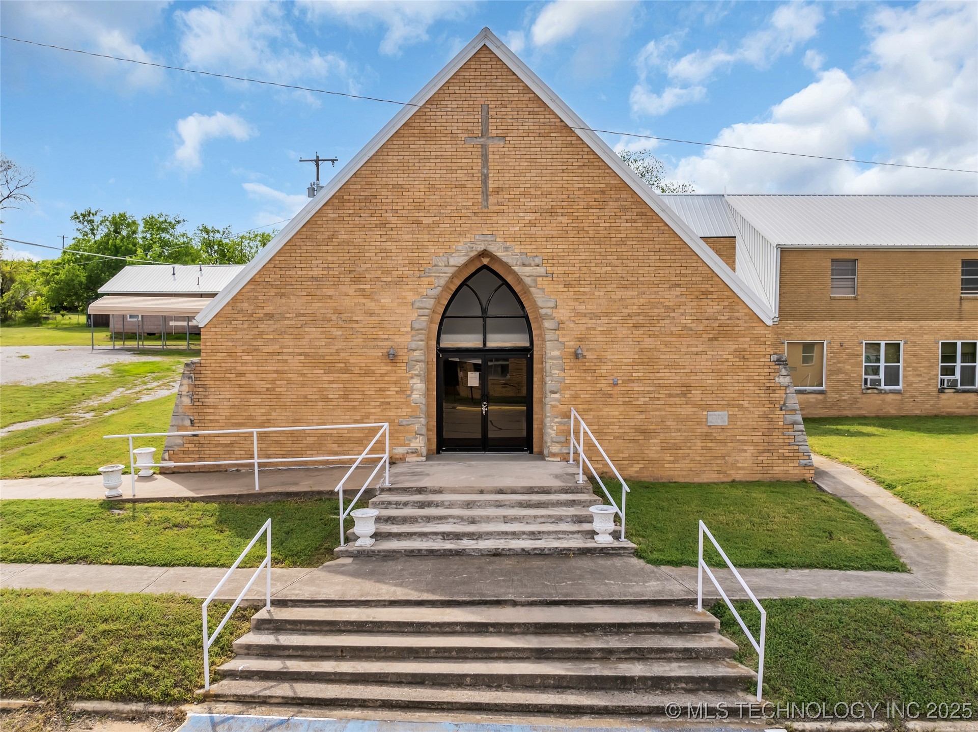 727 4th Street Property Photo 3