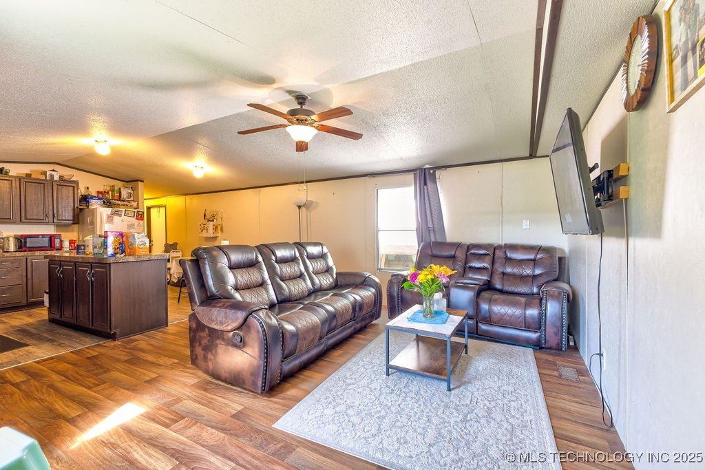 468568 E 970 Road Property Photo 6