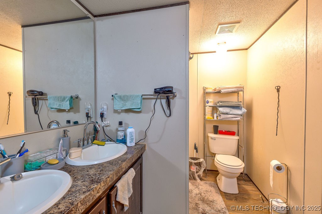 468568 E 970 Road Property Photo 12