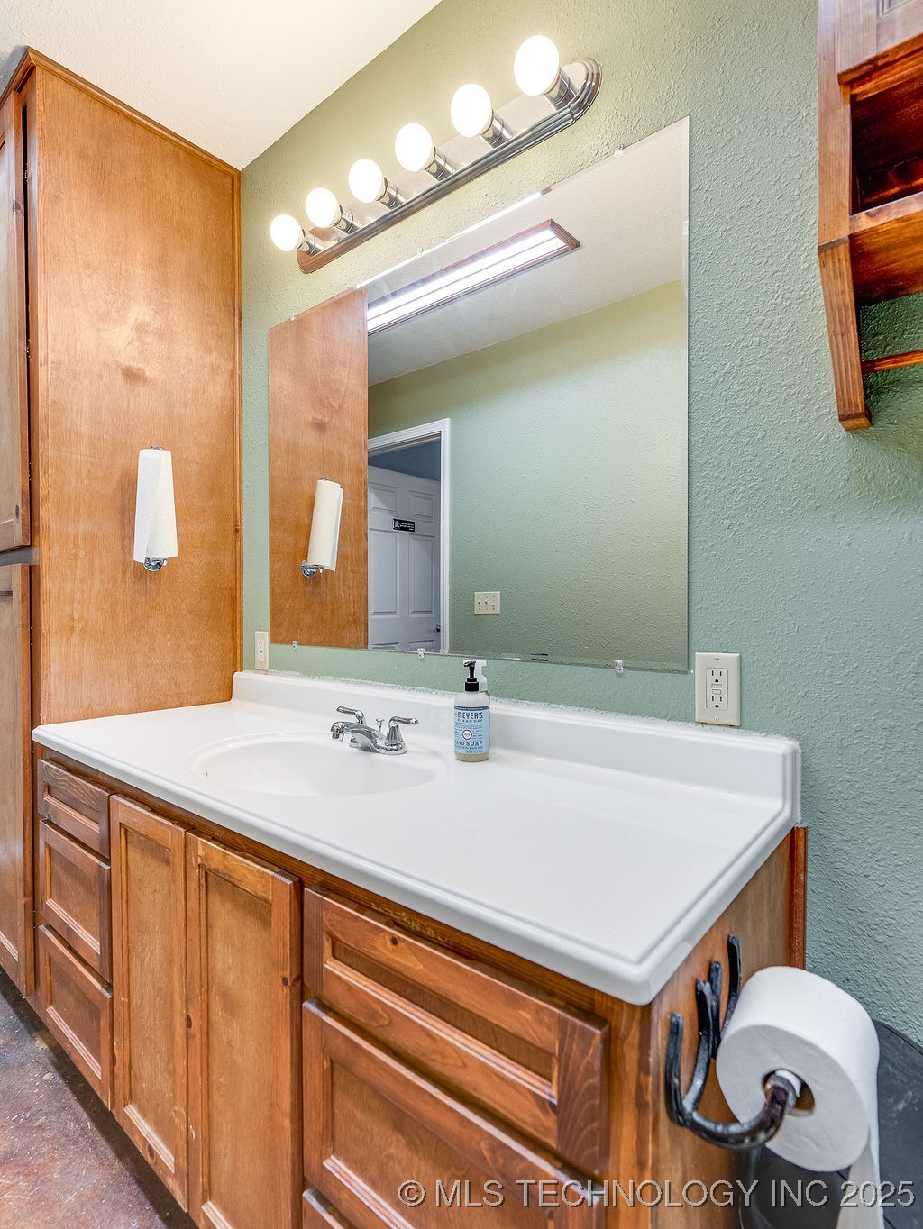 15330 County Road 3480 Property Photo 22