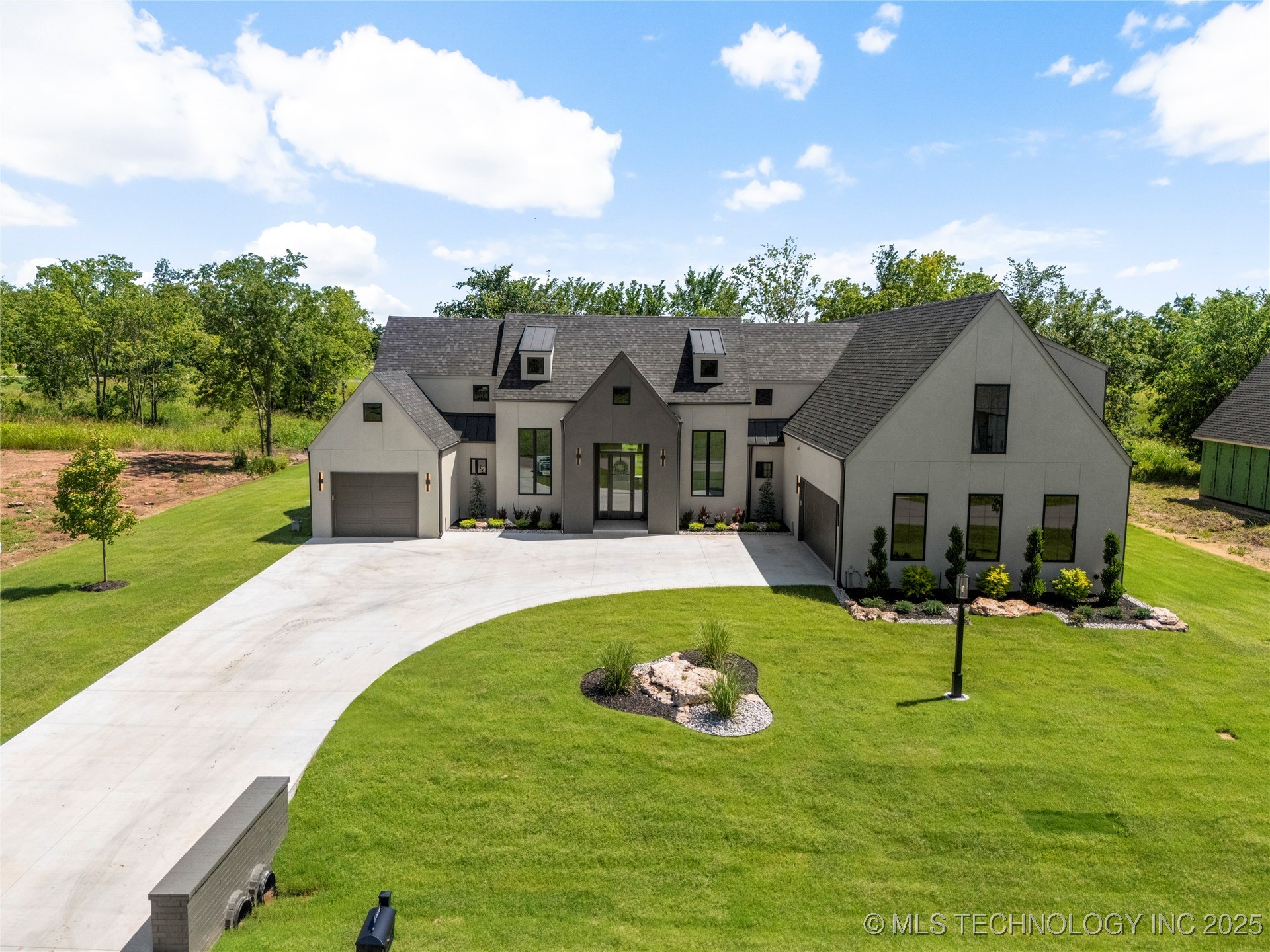 17822 E Patriot Drive Property Photo 3