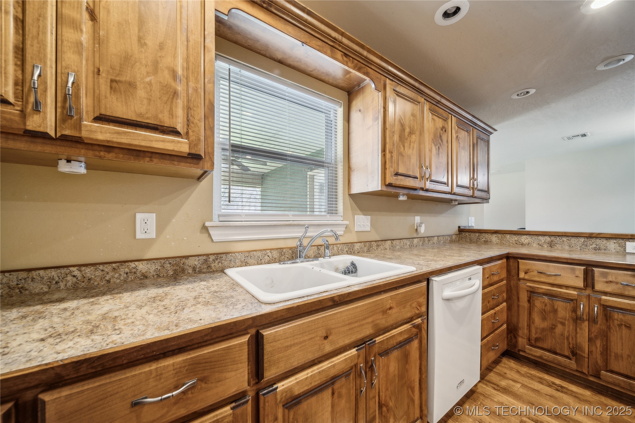 54555 E 340 Road Property Photo 11