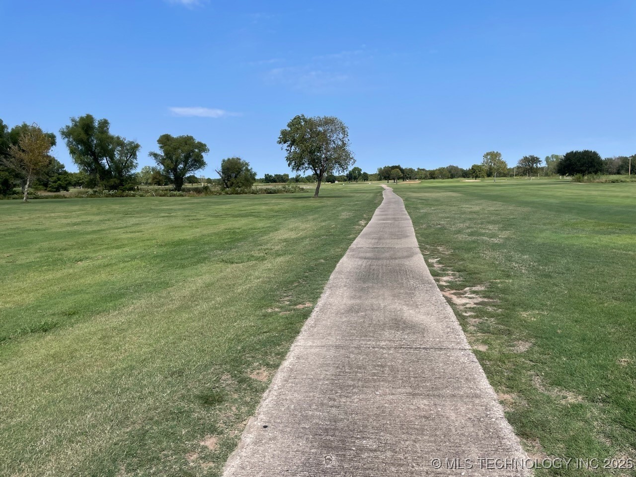 Redbud Property Photo 5