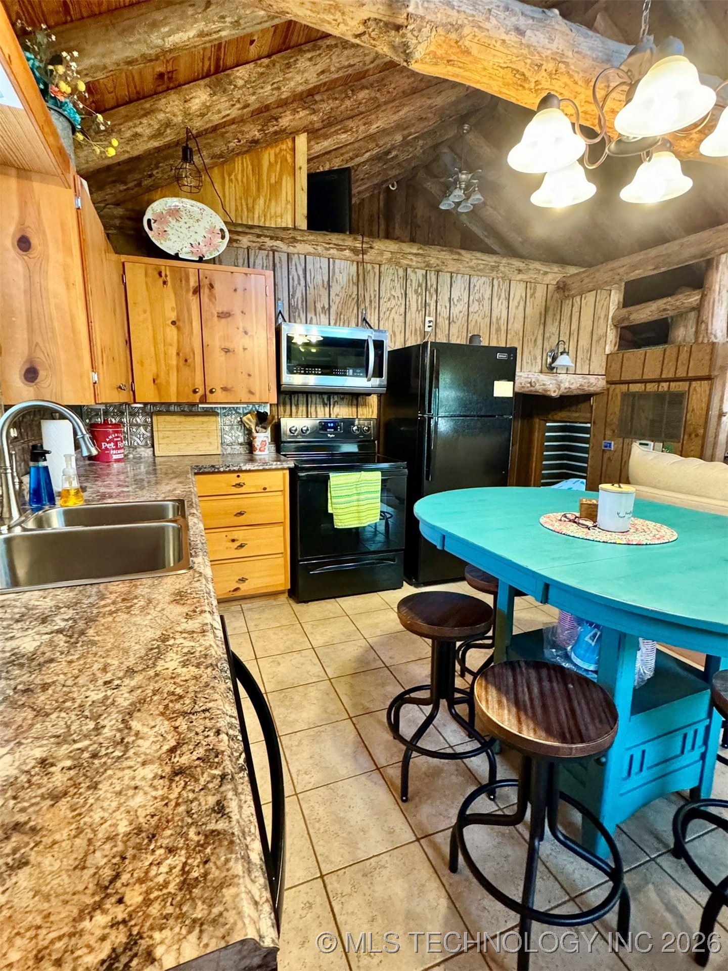 139 N Bk 1800 Road Property Photo 11