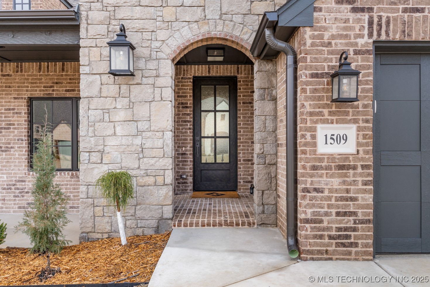 1509 Pinecrest Drive Property Photo 2