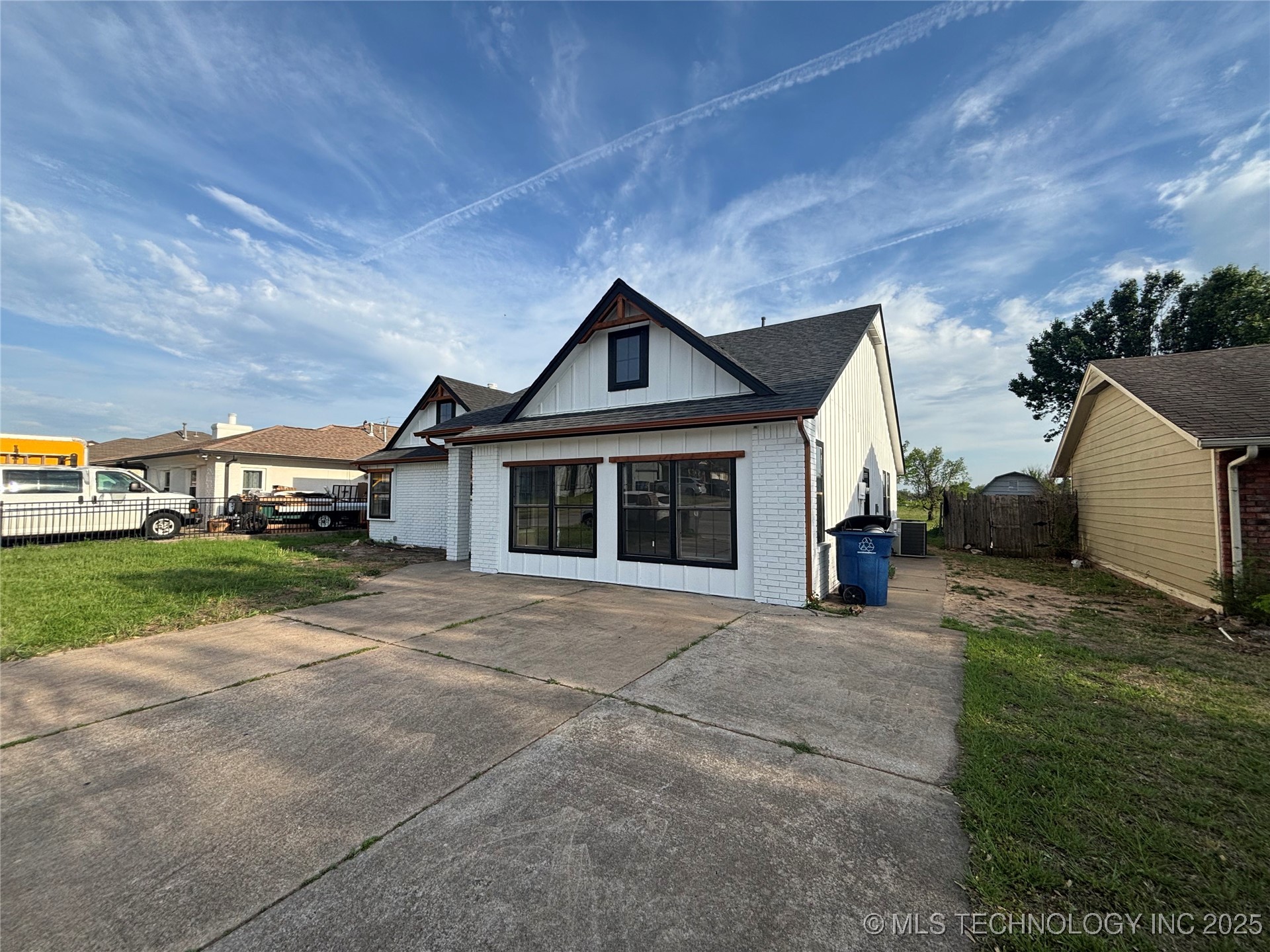 13802 E 19th Place Property Photo 3