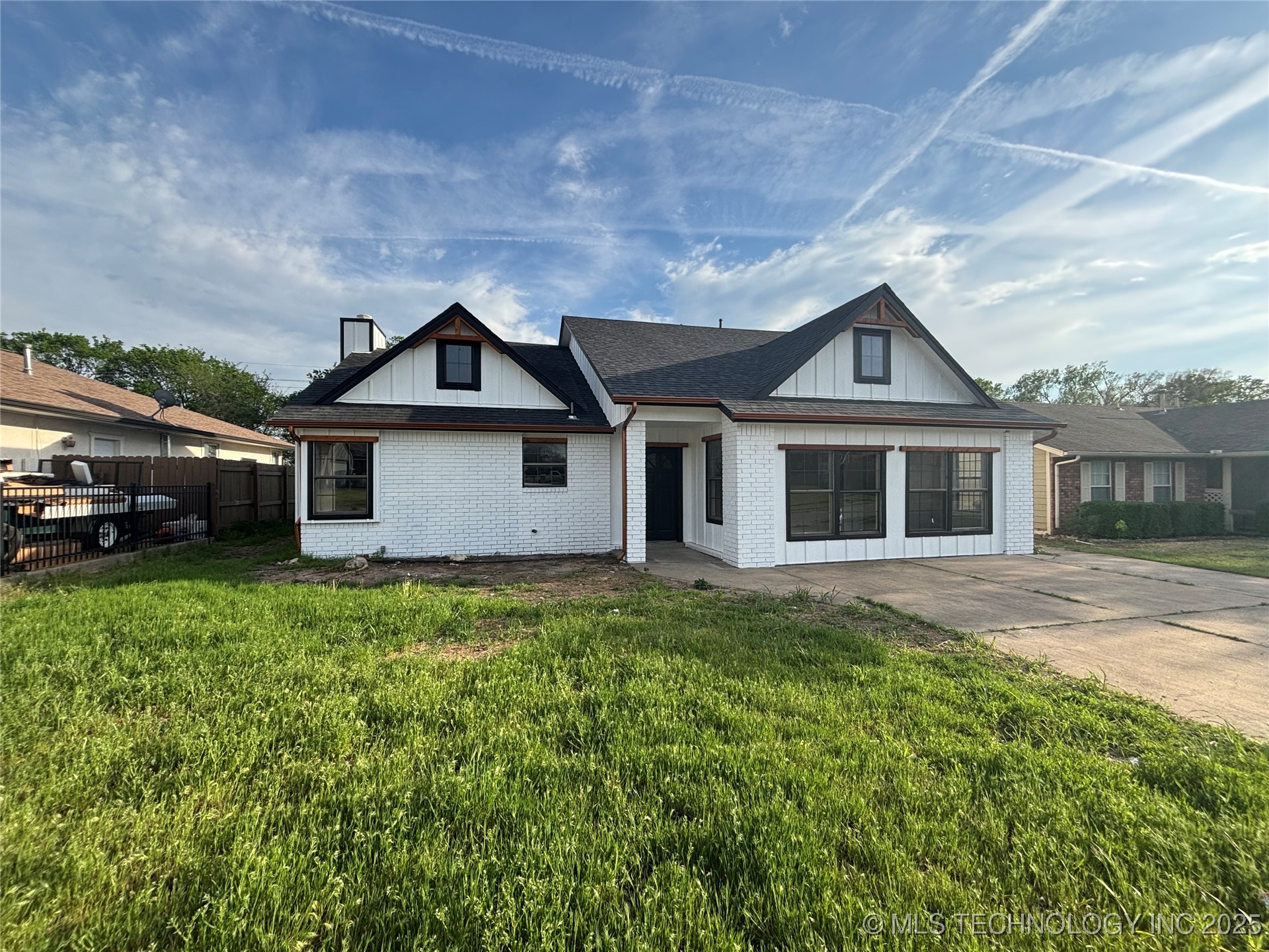 13802 E 19th Place Property Photo 4