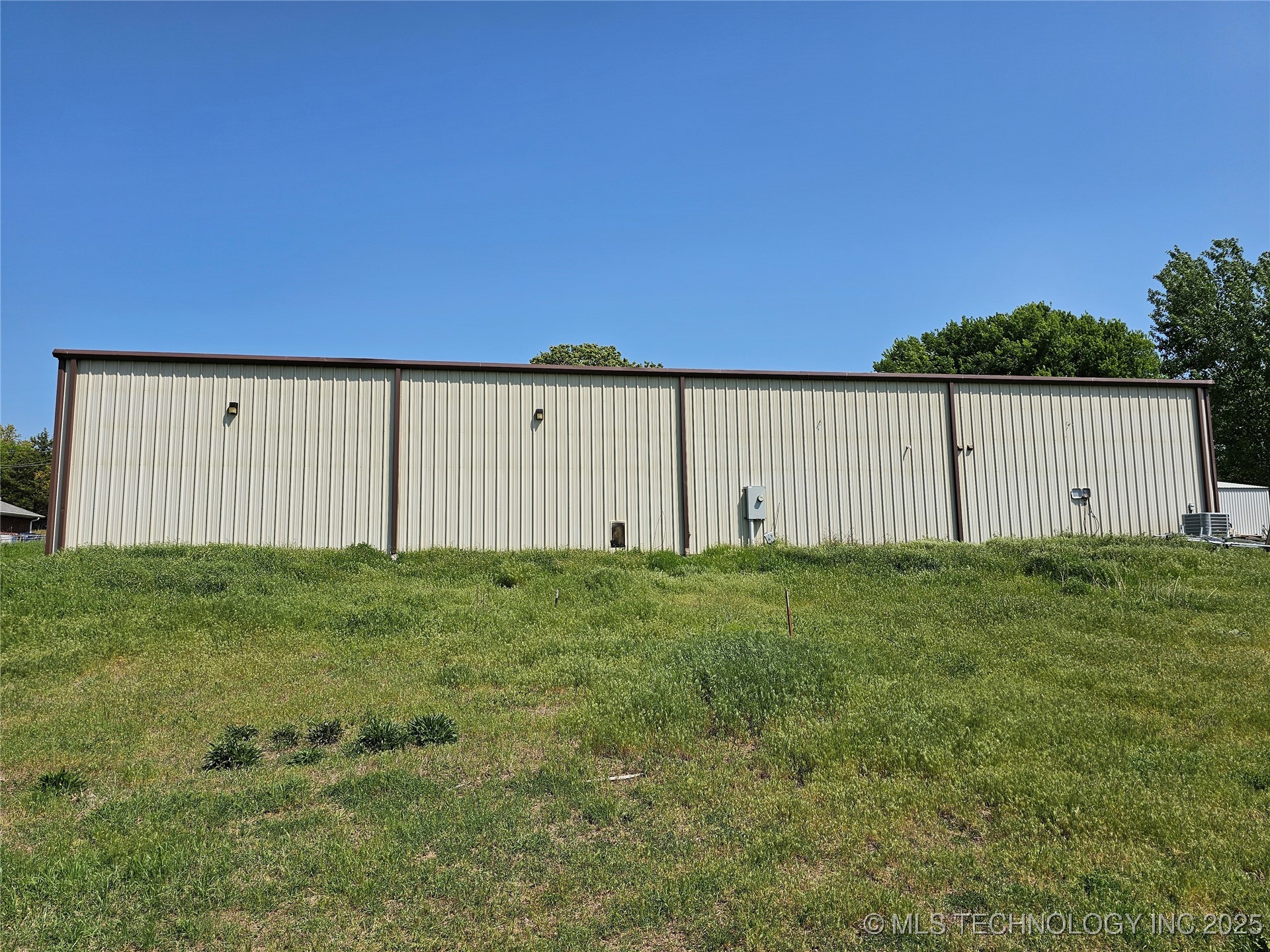 2247 W Mockingbird Property Photo 6